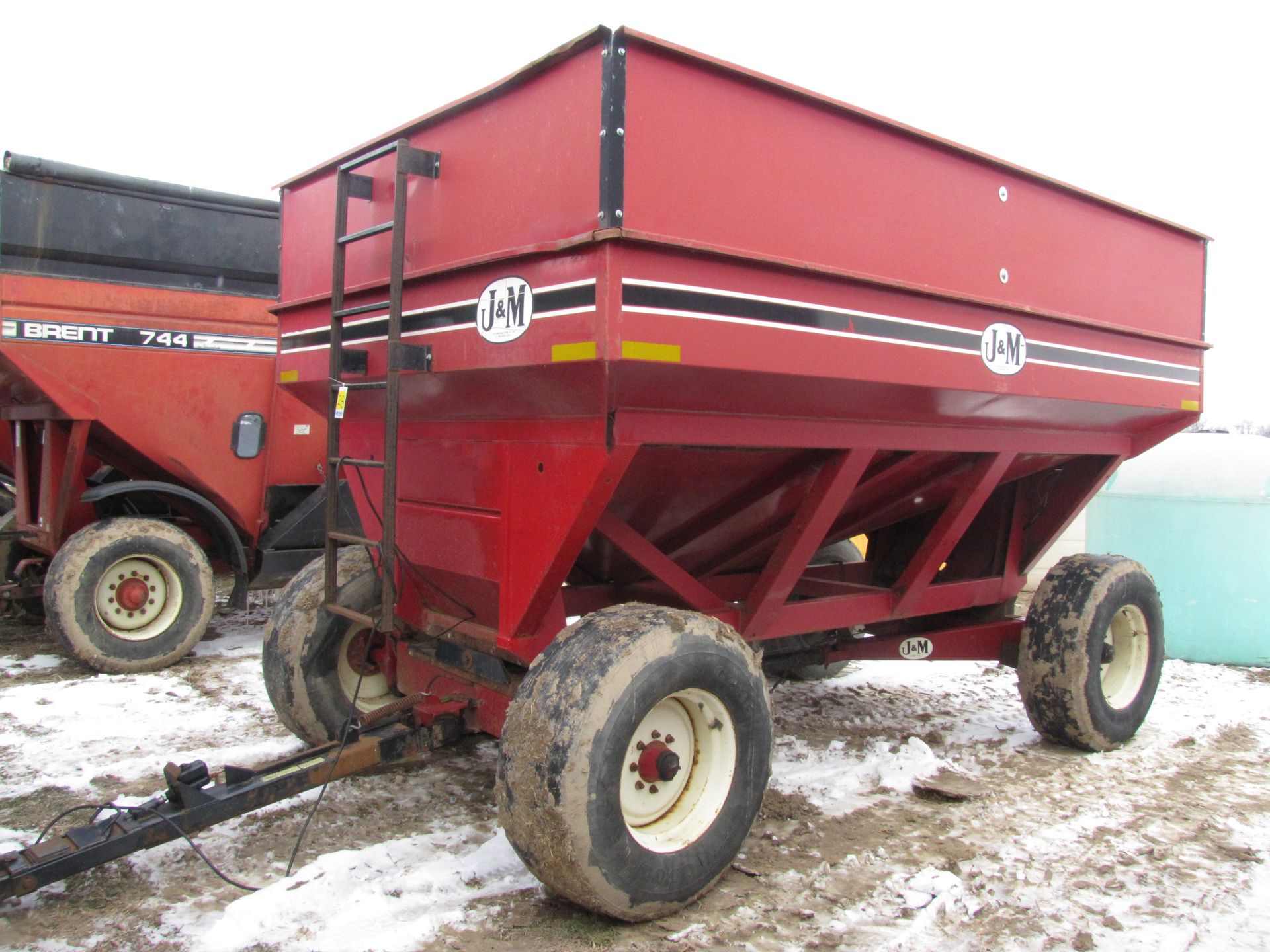 J & M 525-SD gravity wagon