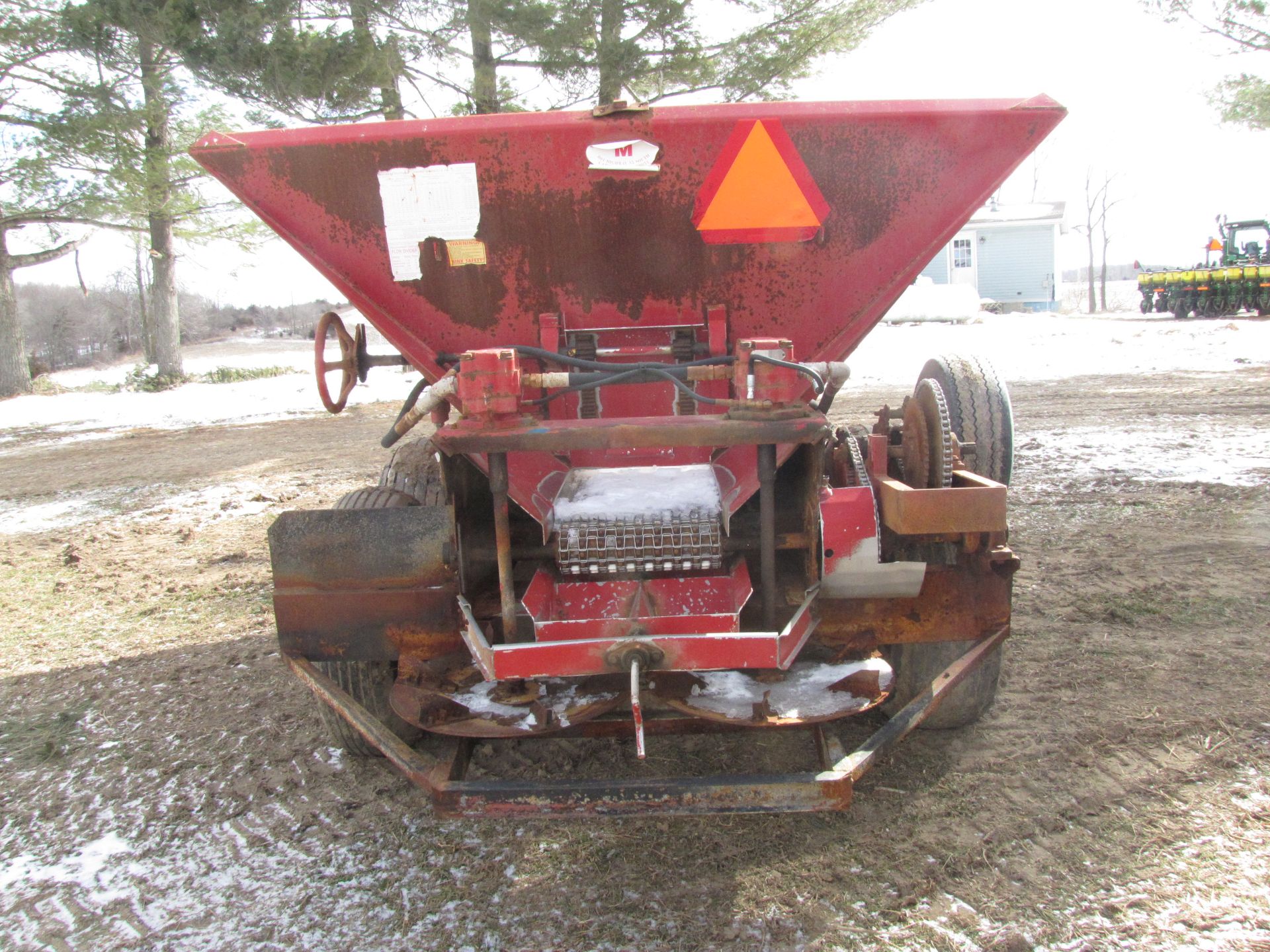 Chandler 6 Ton fertilizer spreader - Image 4 of 29