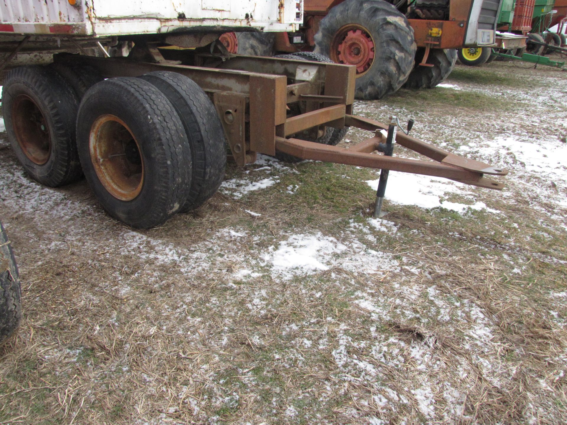 Tandem axle, pull type fifth wheel dolley
