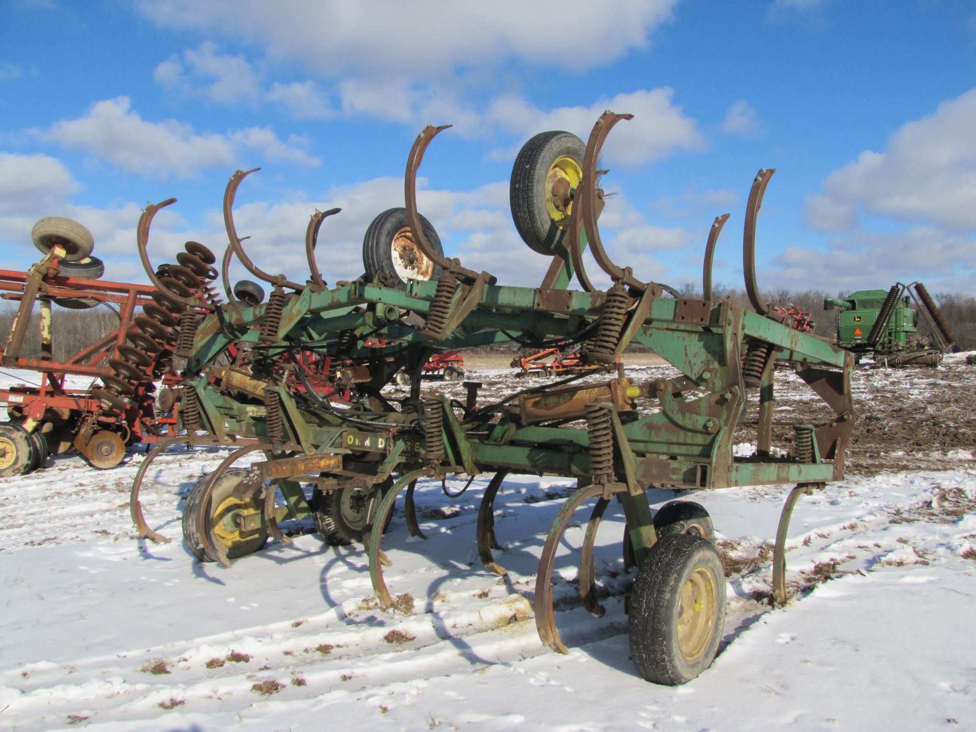 25’ John Deere E1610 chisel plow - Image 7 of 30