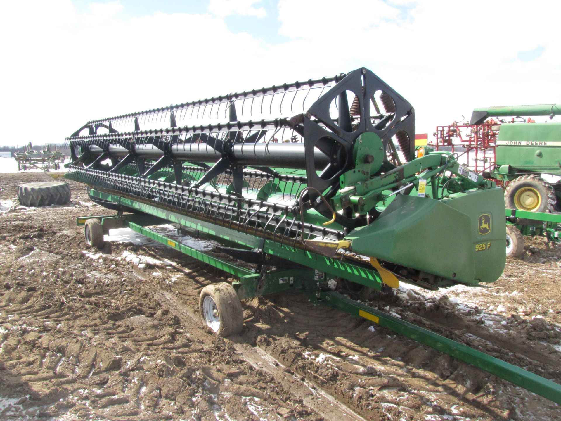 John Deere 925F grain platform