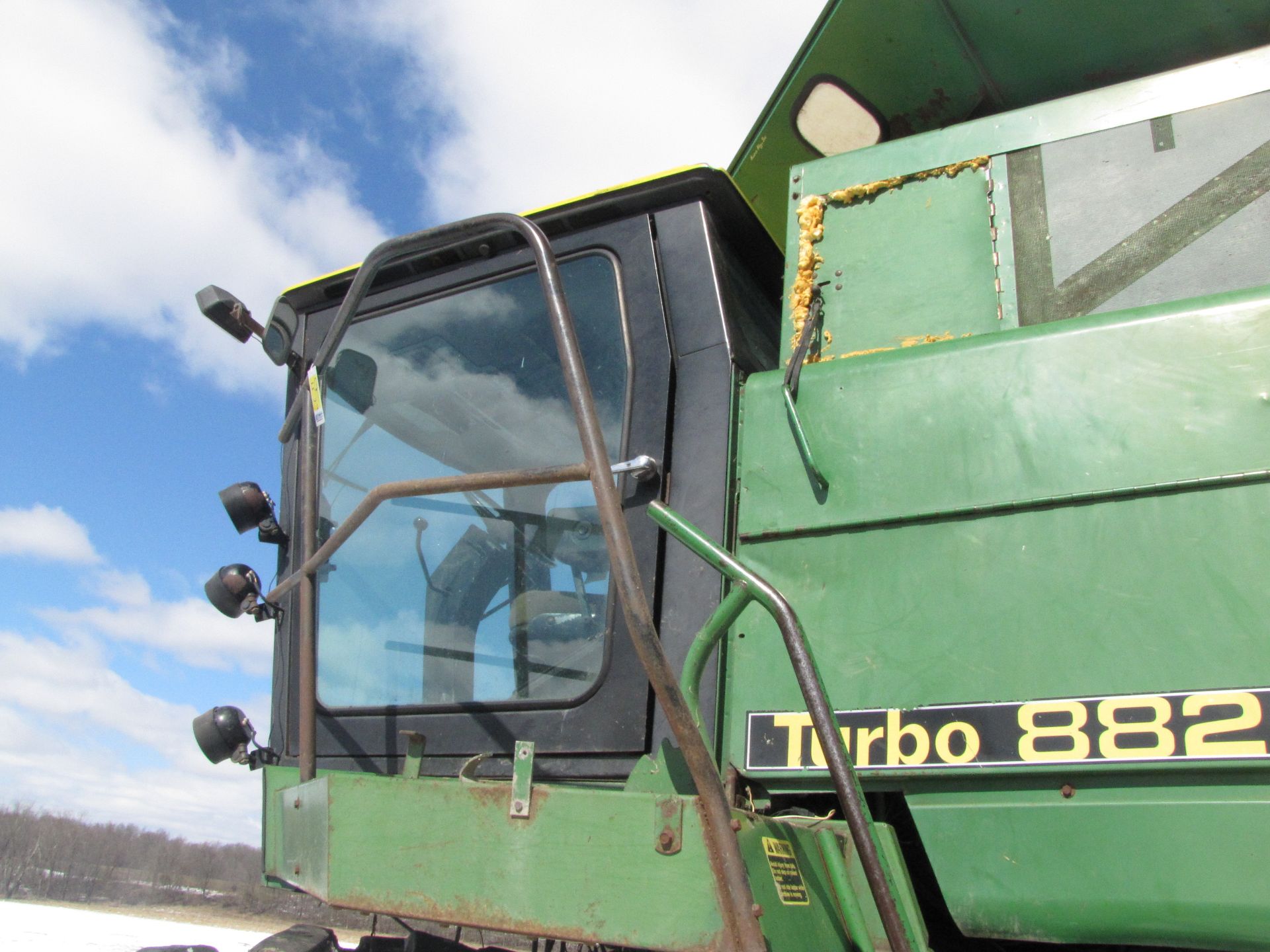 John Deere 8820 yellow top combine - Image 17 of 41