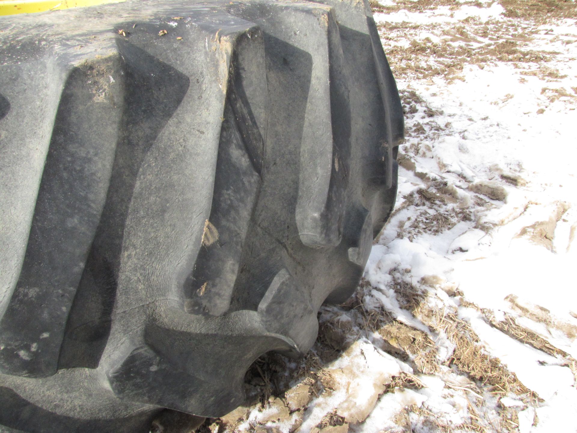 30.5L-32 Tire and Rim - Image 2 of 5