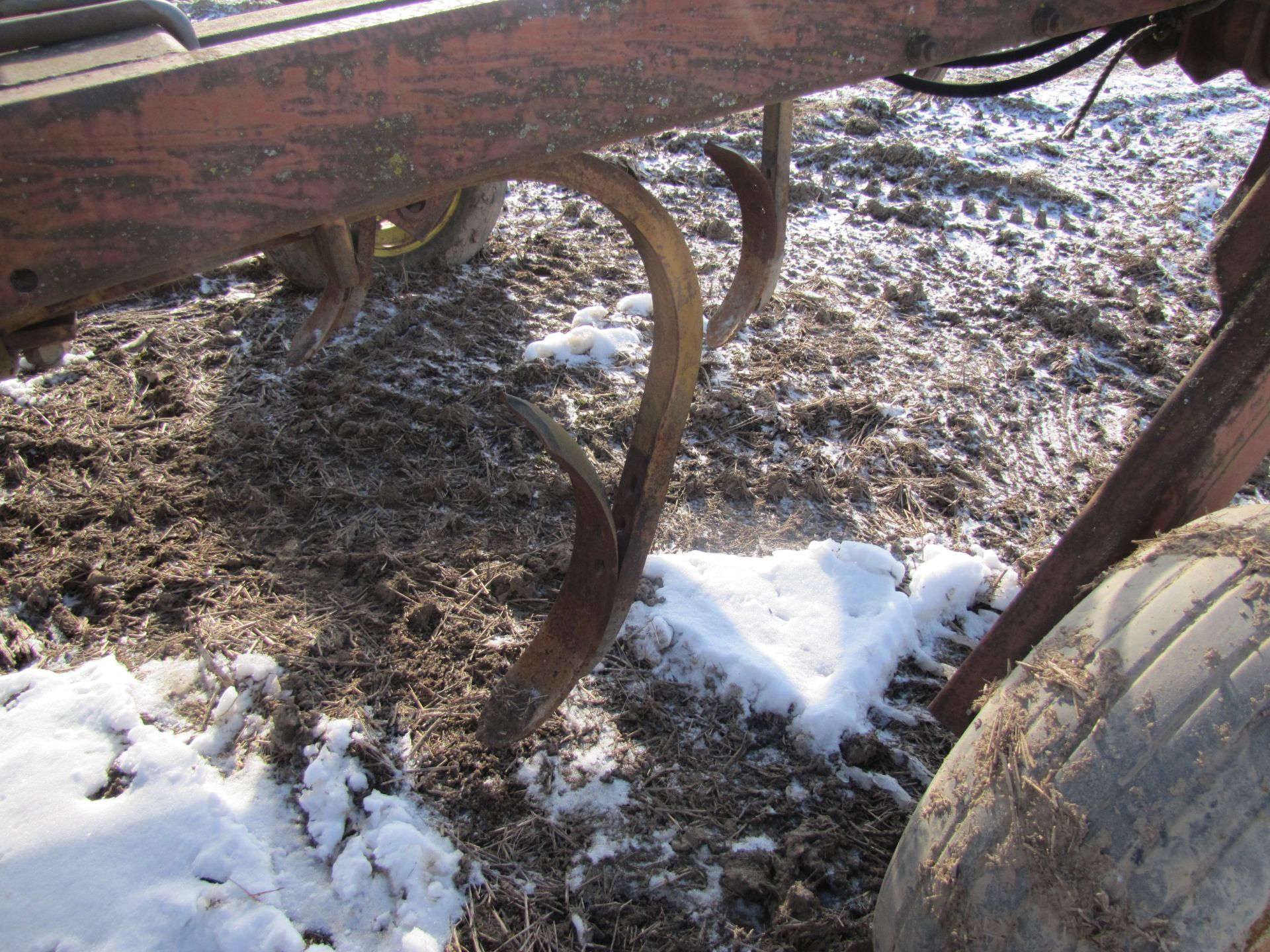 8-shank Kewanee 580 Conser-vator disc chisel plow - Image 15 of 20