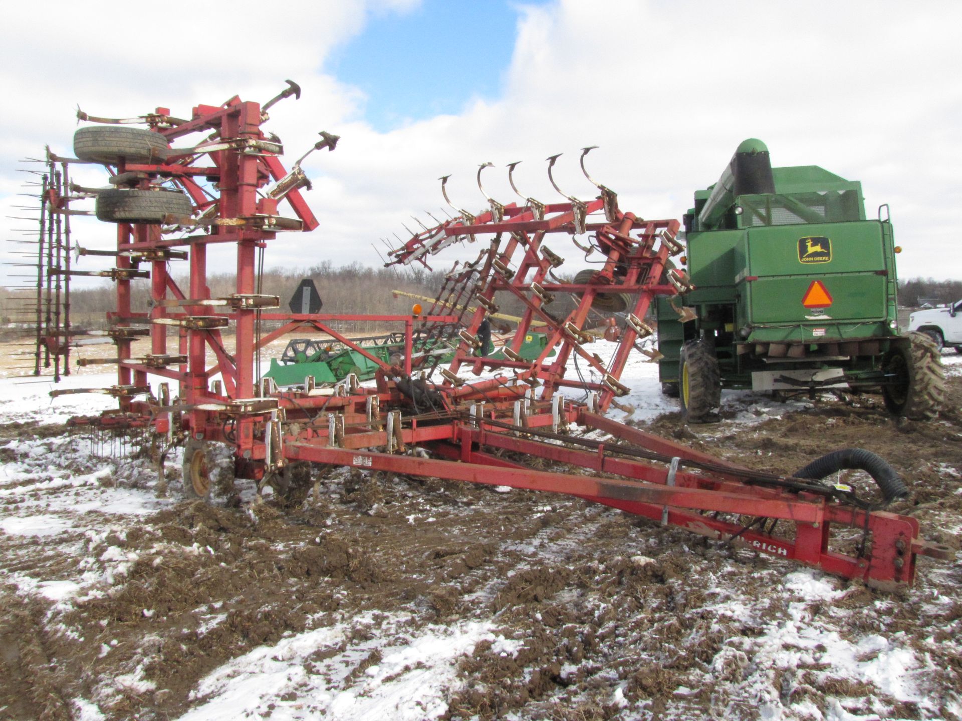 36’ Wil-Rich field cultivator