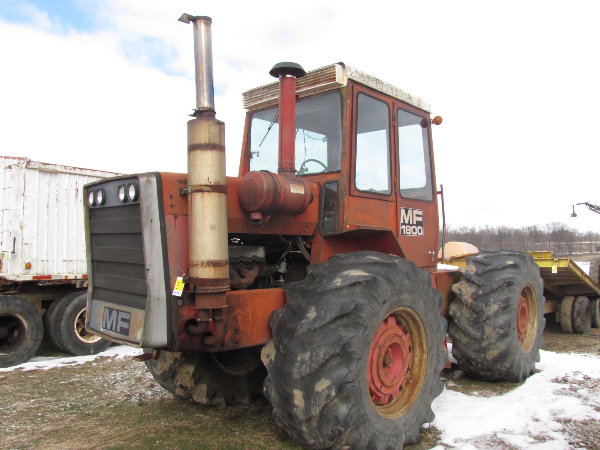 Massey Ferguson 1800 tractor