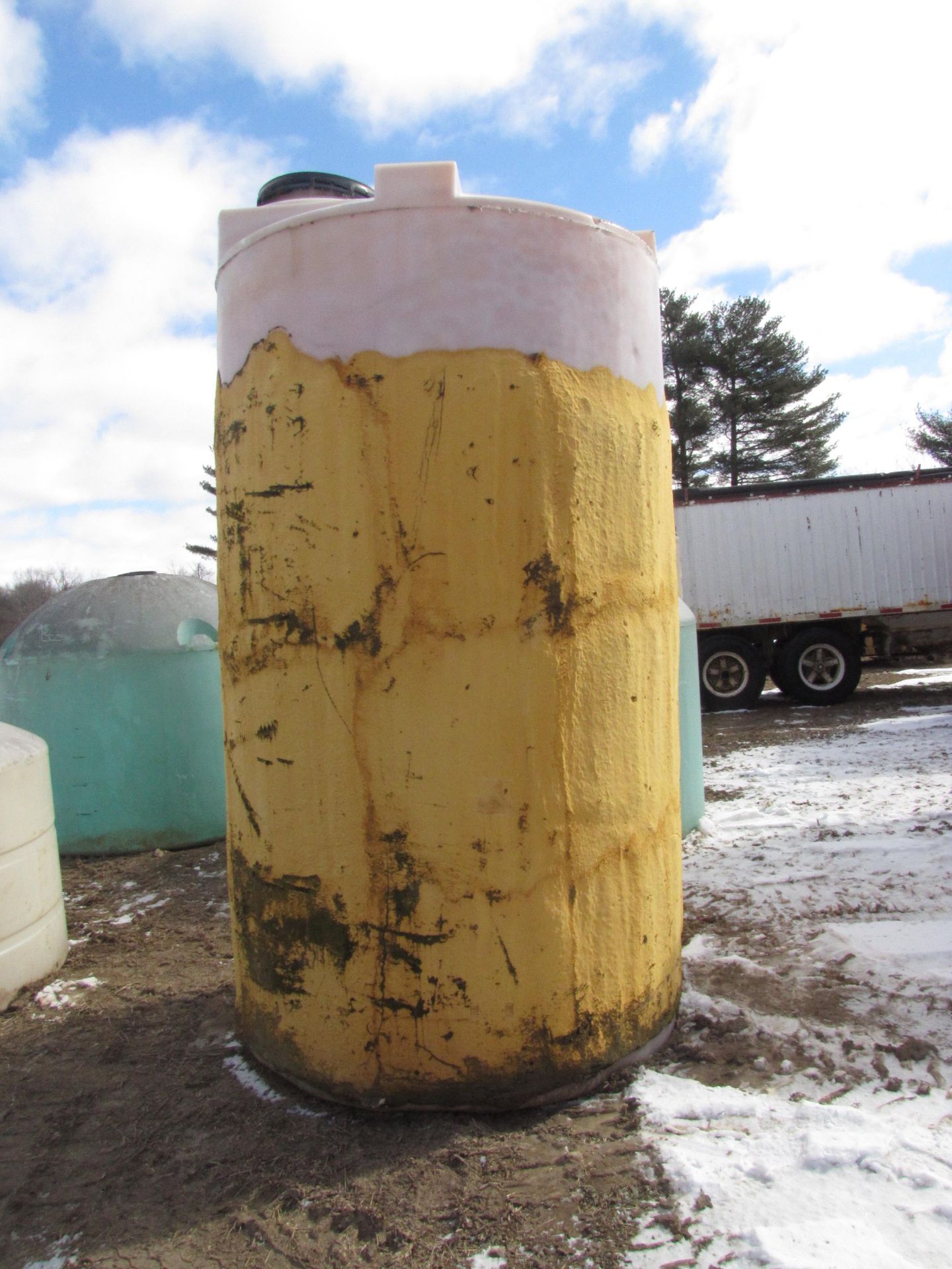 1,500 gallon vertical flat bottom poly tank - Image 2 of 7