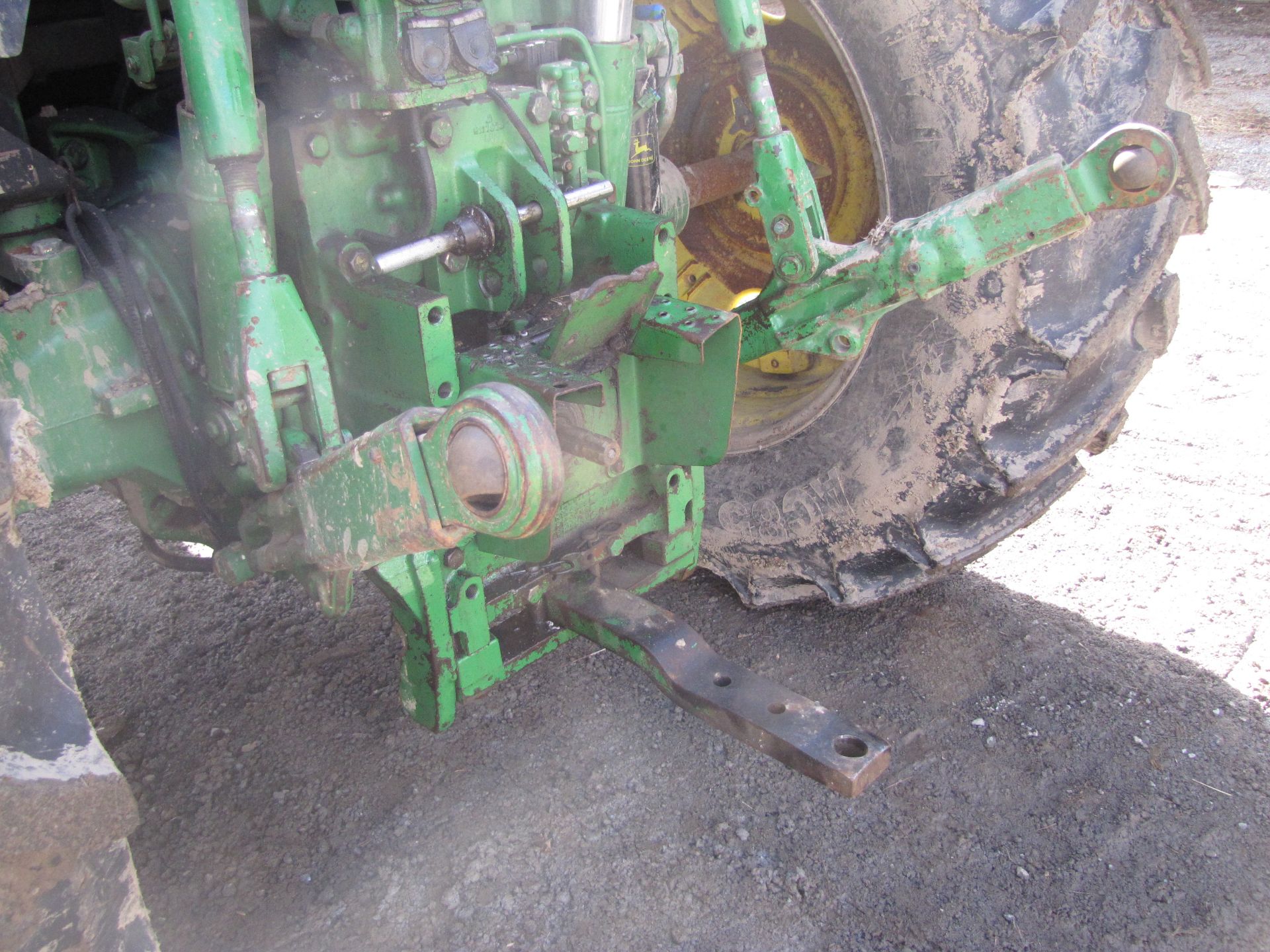 John Deere 7410 tractor w/ 720 loader - Image 18 of 45