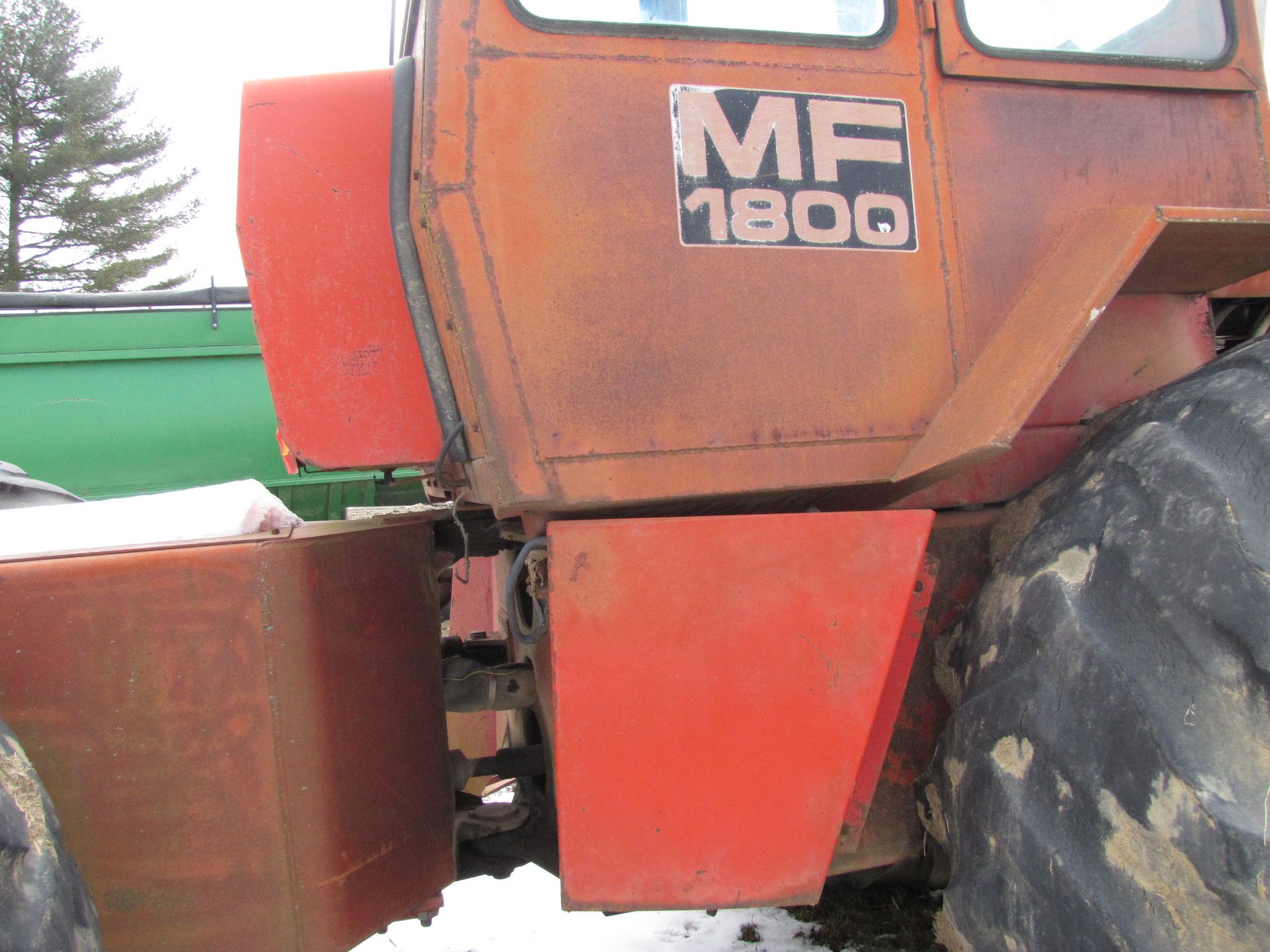 Massey Ferguson 1800 tractor - Image 11 of 47