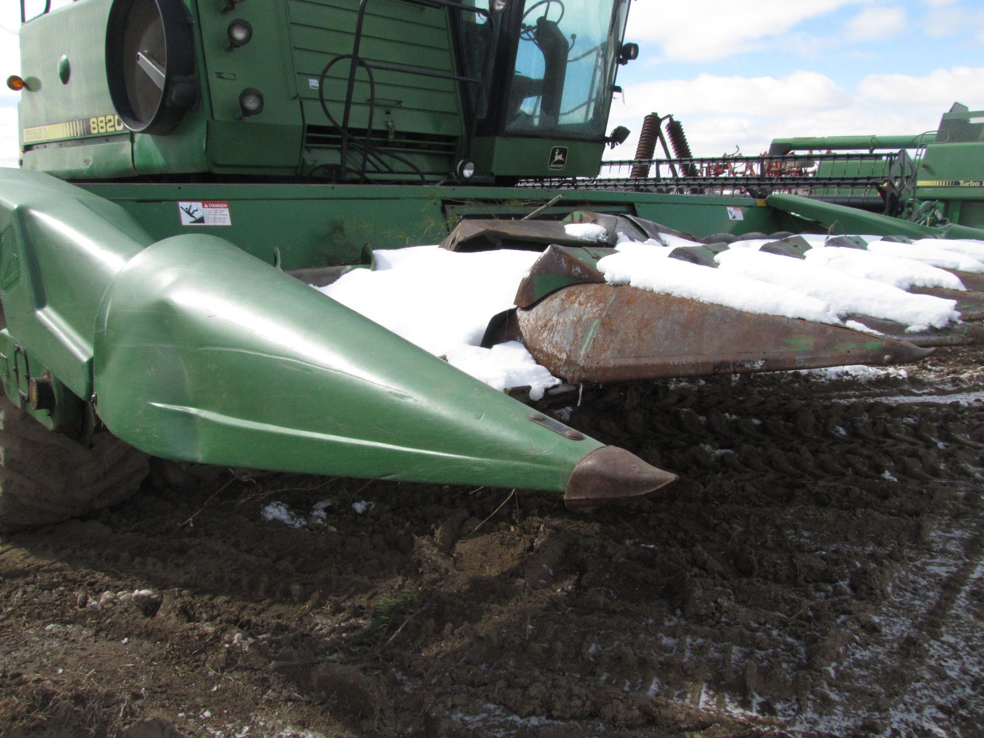 John Deere 8-row corn head - Image 8 of 14