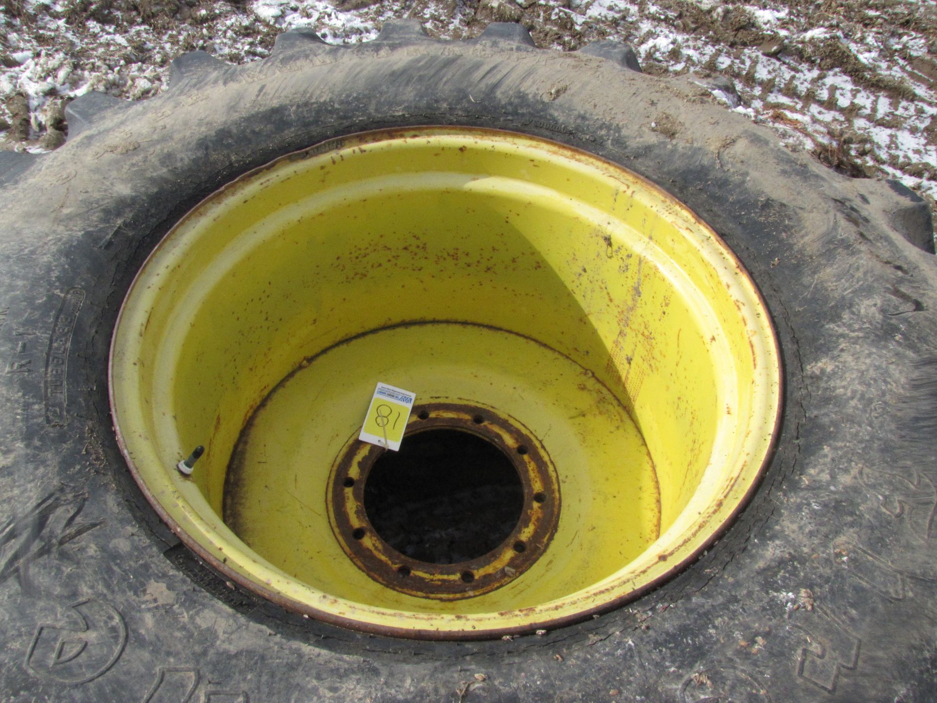 30.5L-32 Tire and Rim - Image 4 of 5