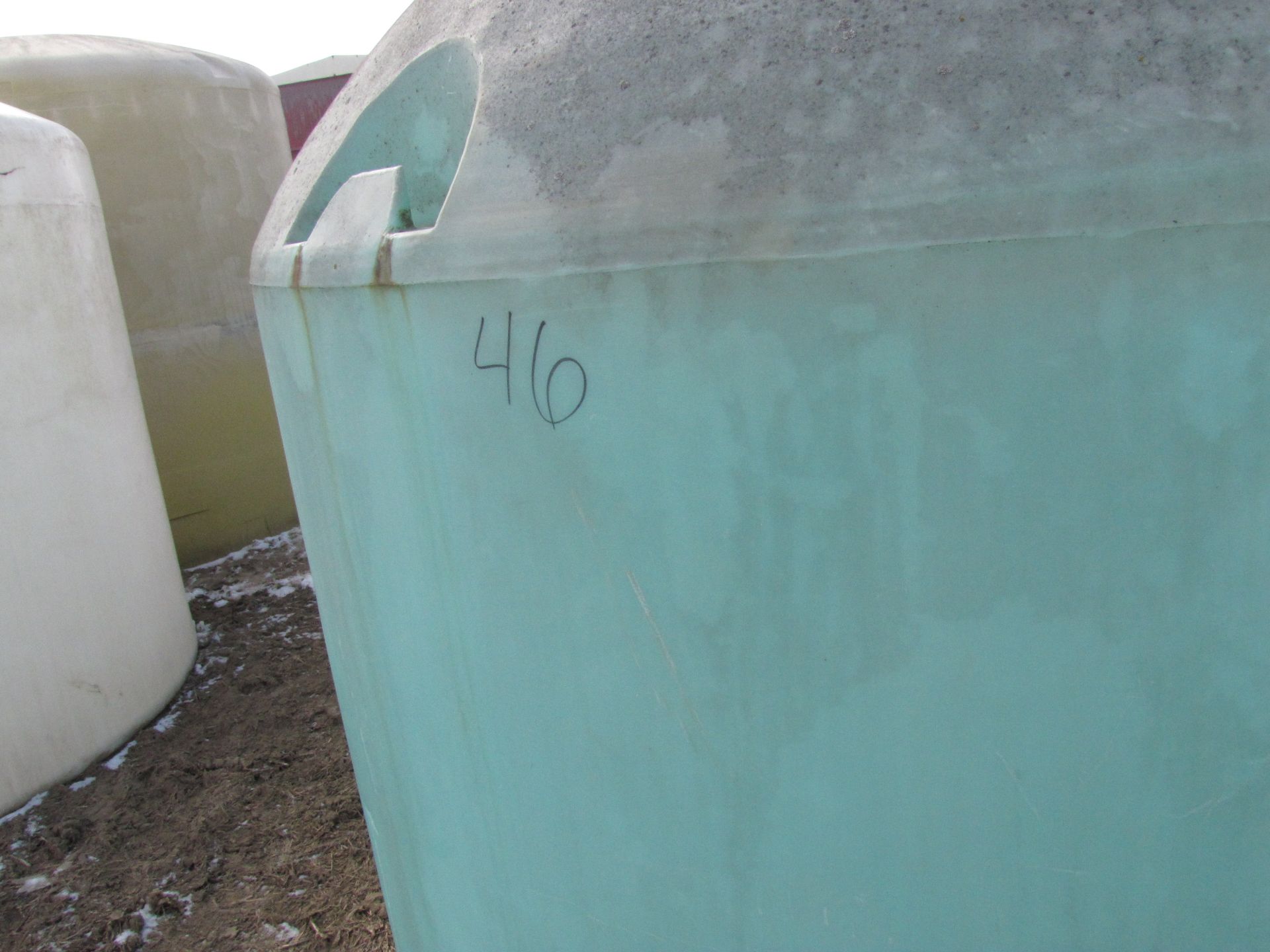 1,650 gallon flat bottom poly tank - Image 5 of 5