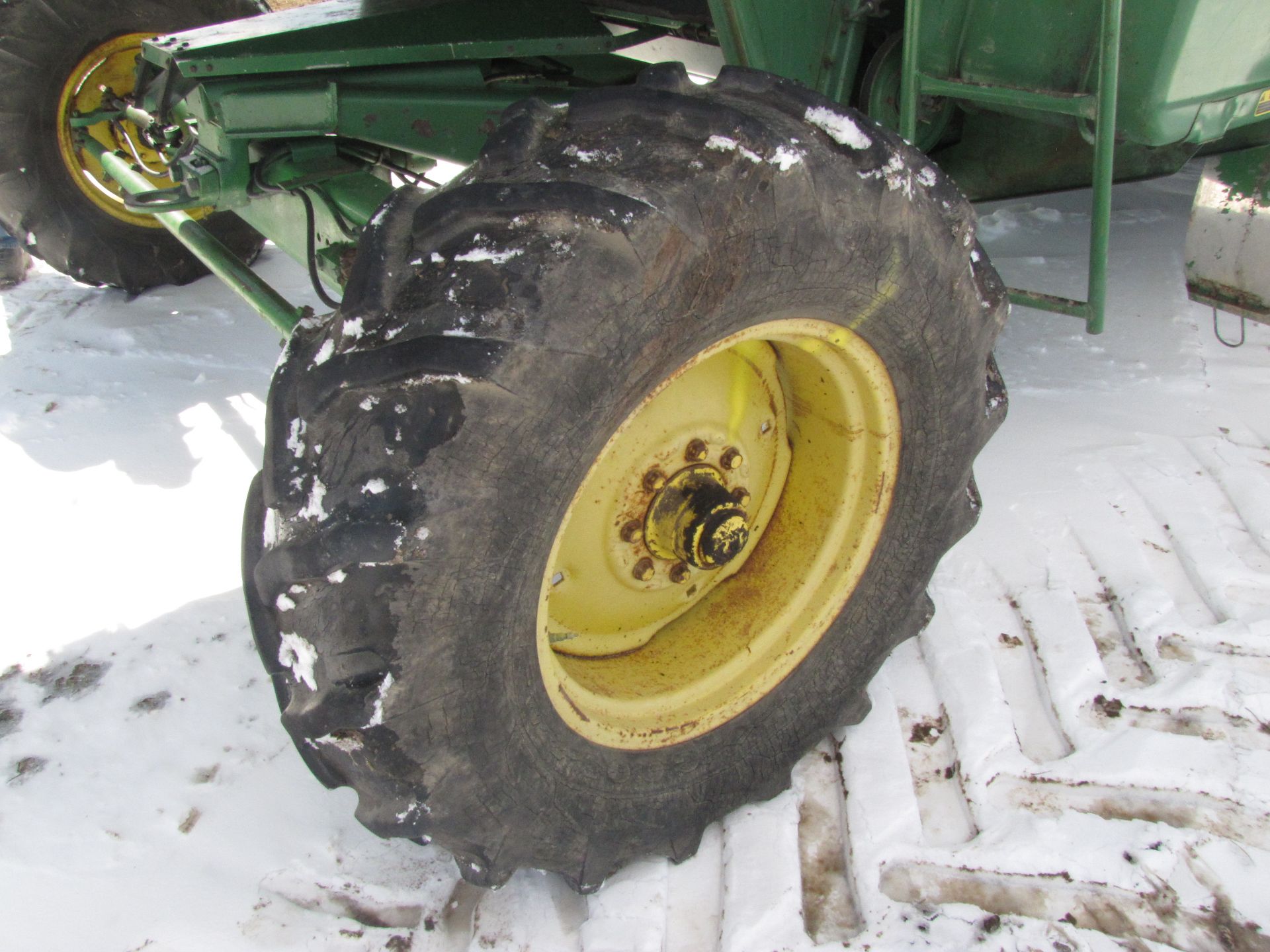 John Deere 8820 yellow top combine - Image 28 of 41