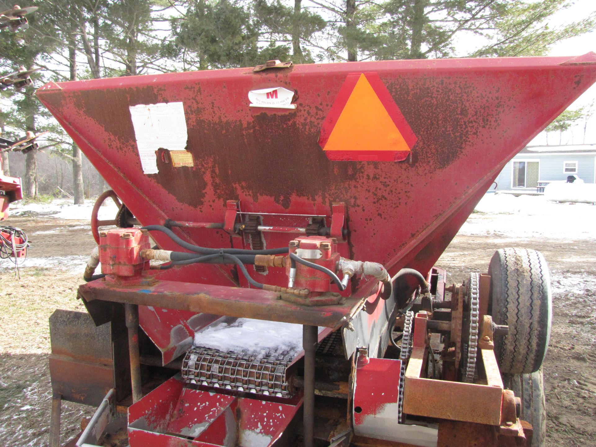 Chandler 6 Ton fertilizer spreader - Image 7 of 29