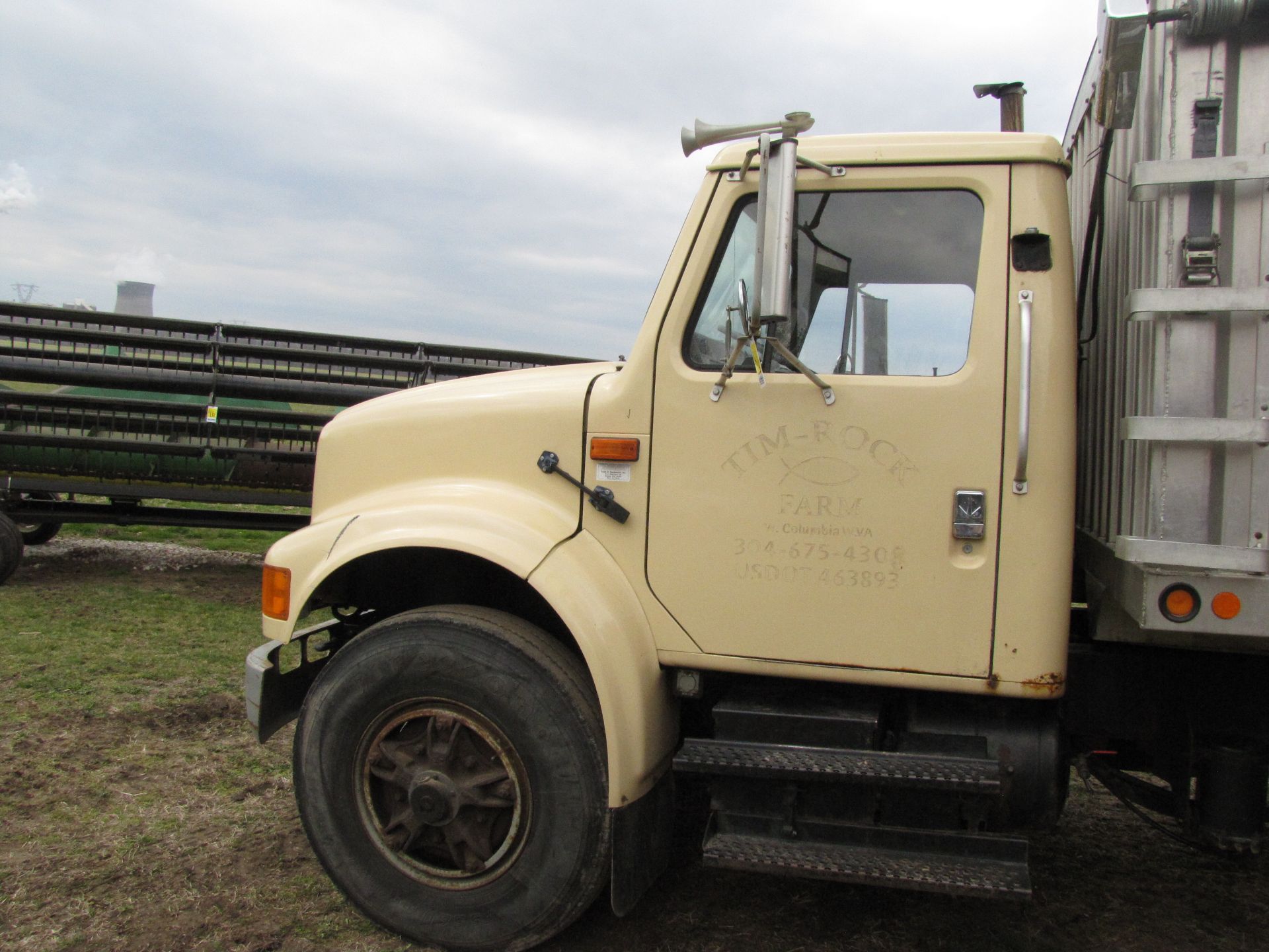 1992 International 4900 grain truck - Image 10 of 60