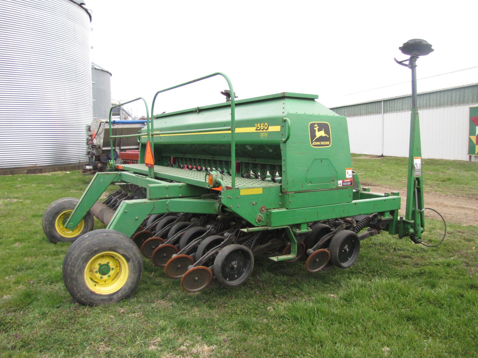 15’ John Deere 1560 no-till drill - Image 8 of 43