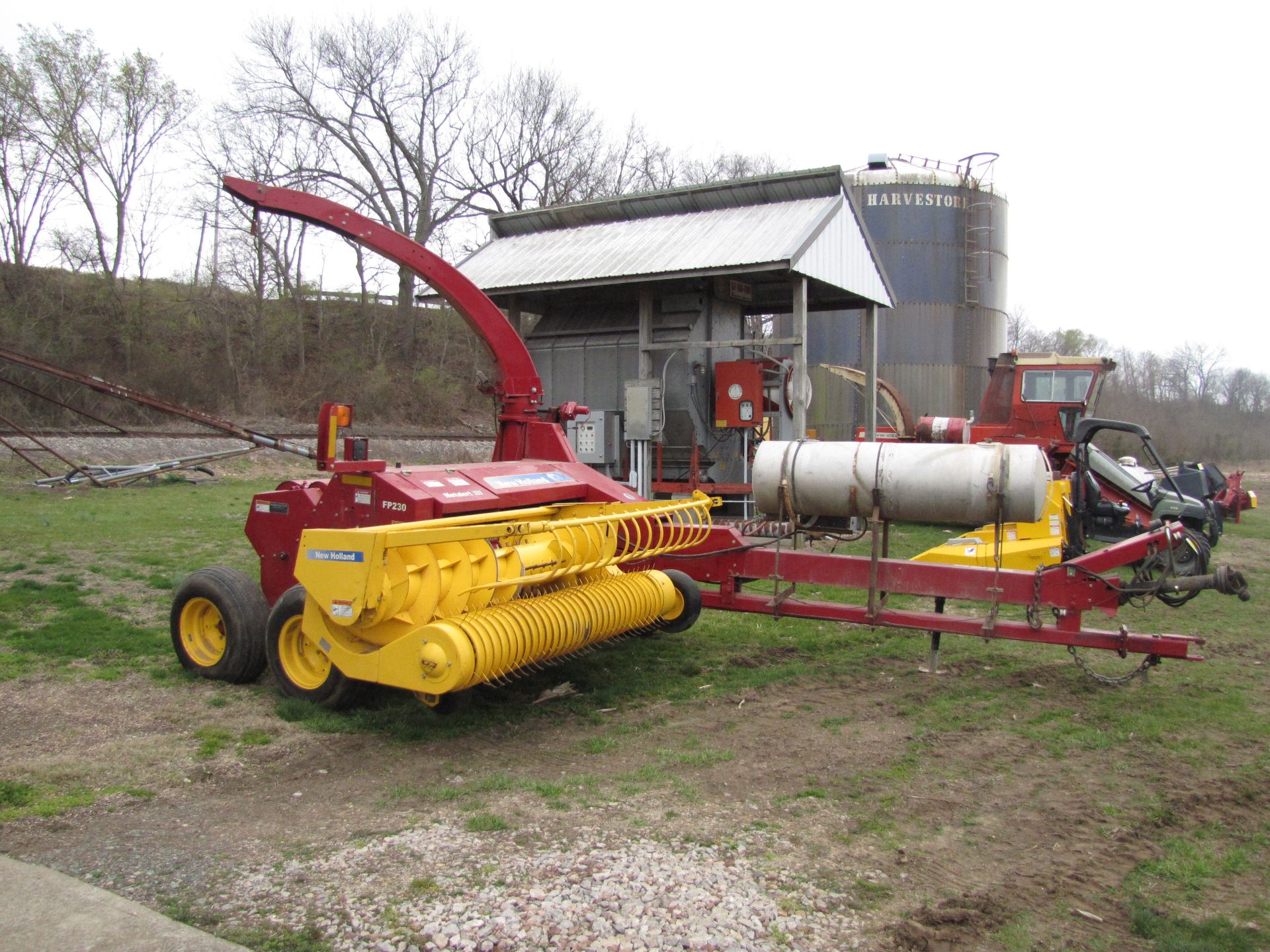 New Holland FP 230 forage harvester - Image 3 of 37