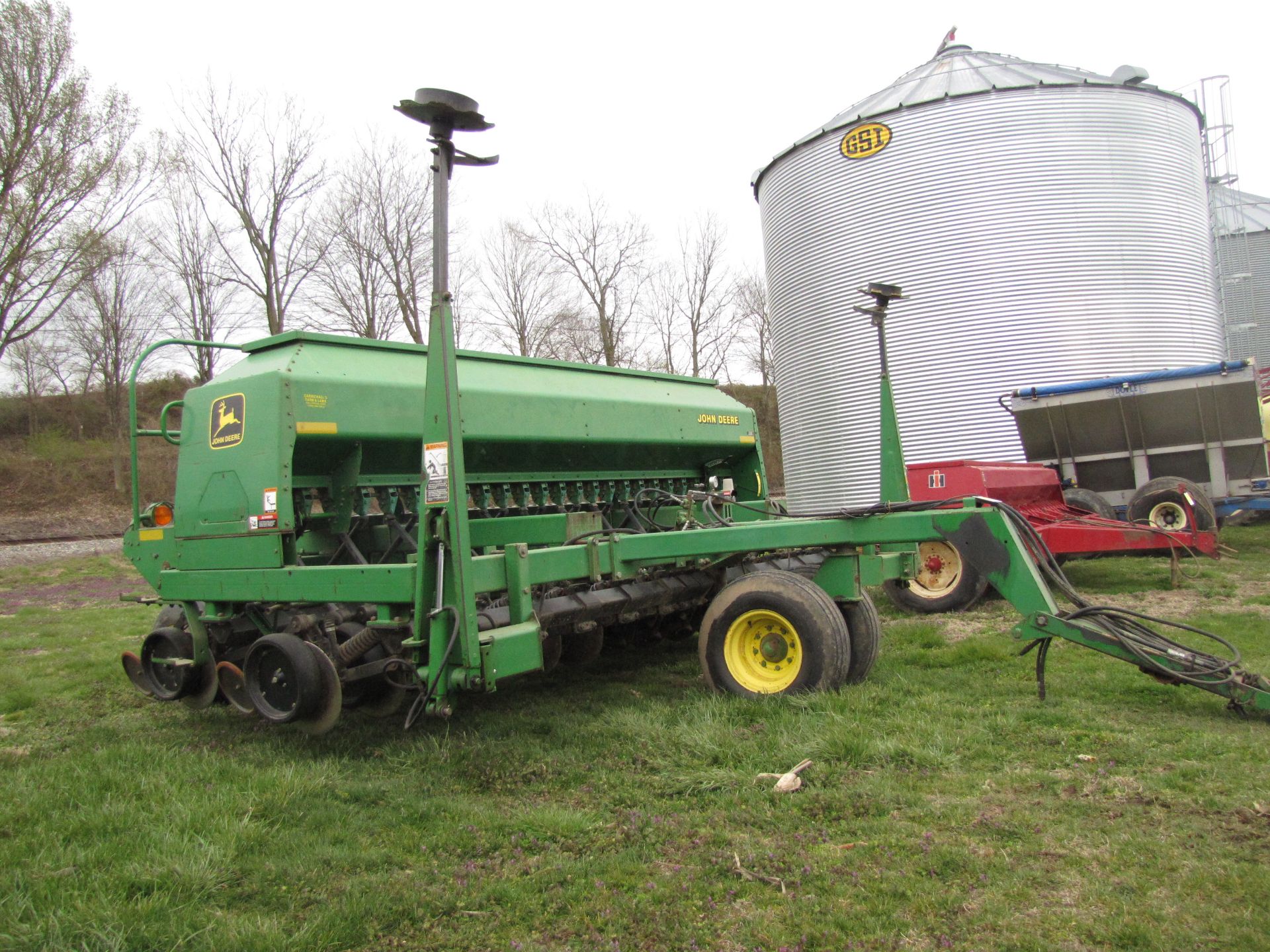 15’ John Deere 1560 no-till drill - Image 9 of 43