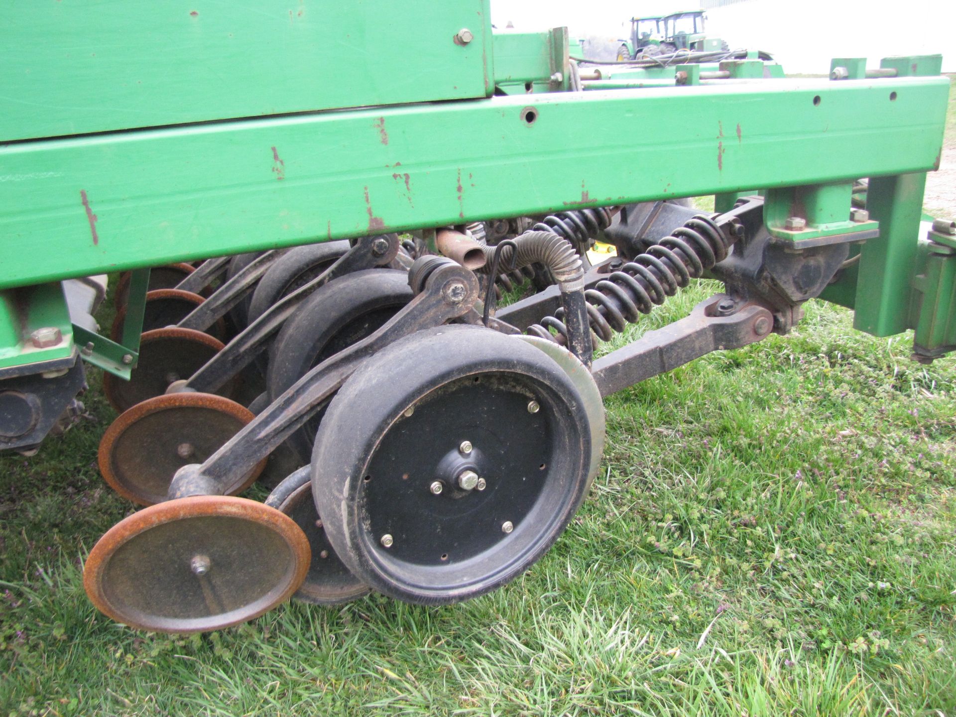 15’ John Deere 1560 no-till drill - Image 12 of 43