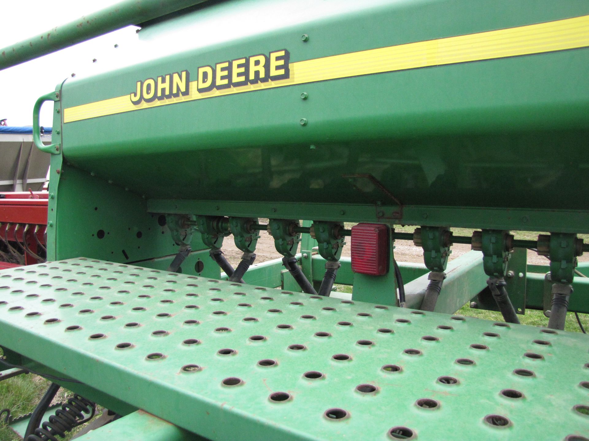 15’ John Deere 1560 no-till drill - Image 36 of 43