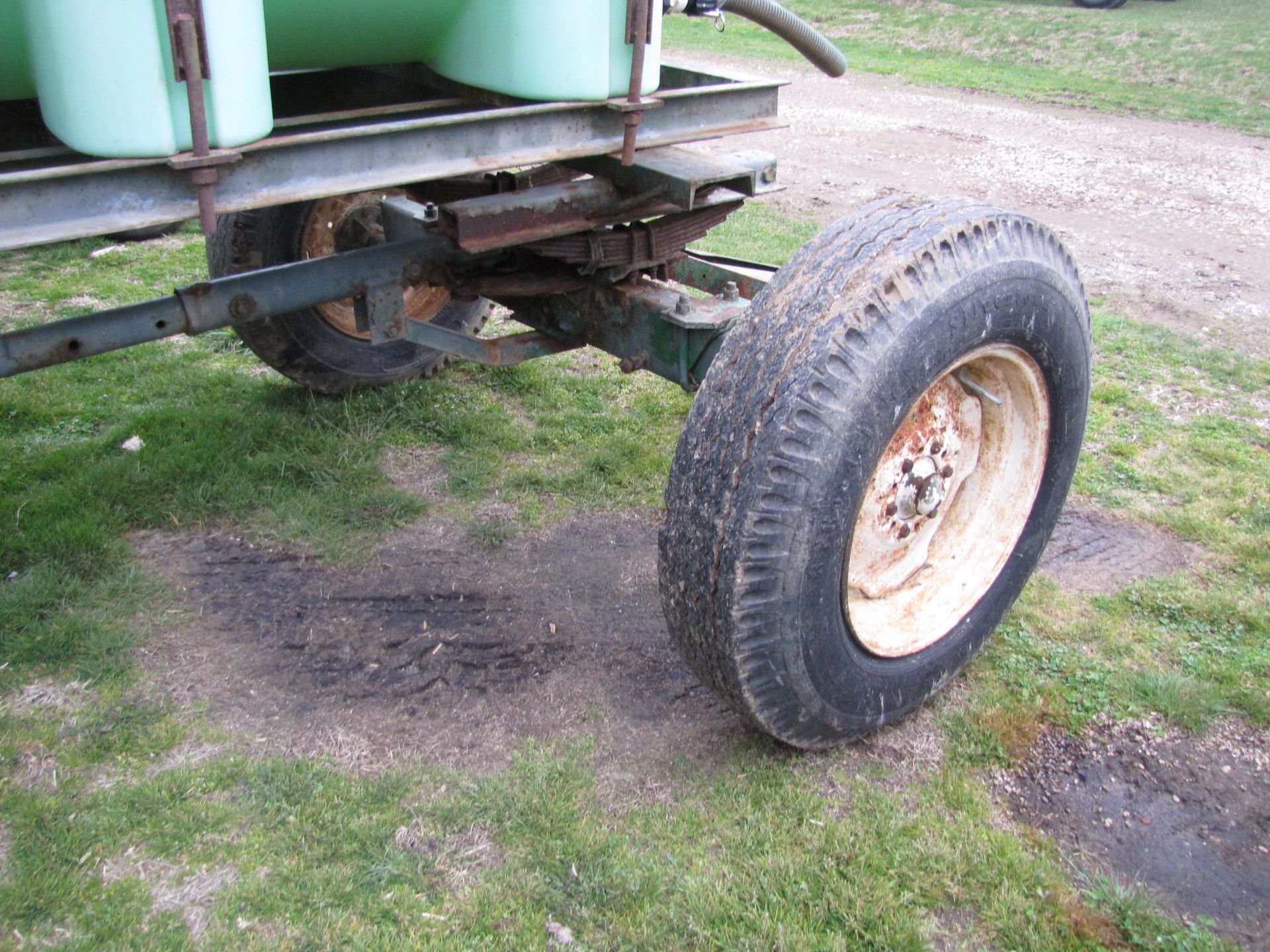 1000 gallon liquid tank on running gear - Image 8 of 23