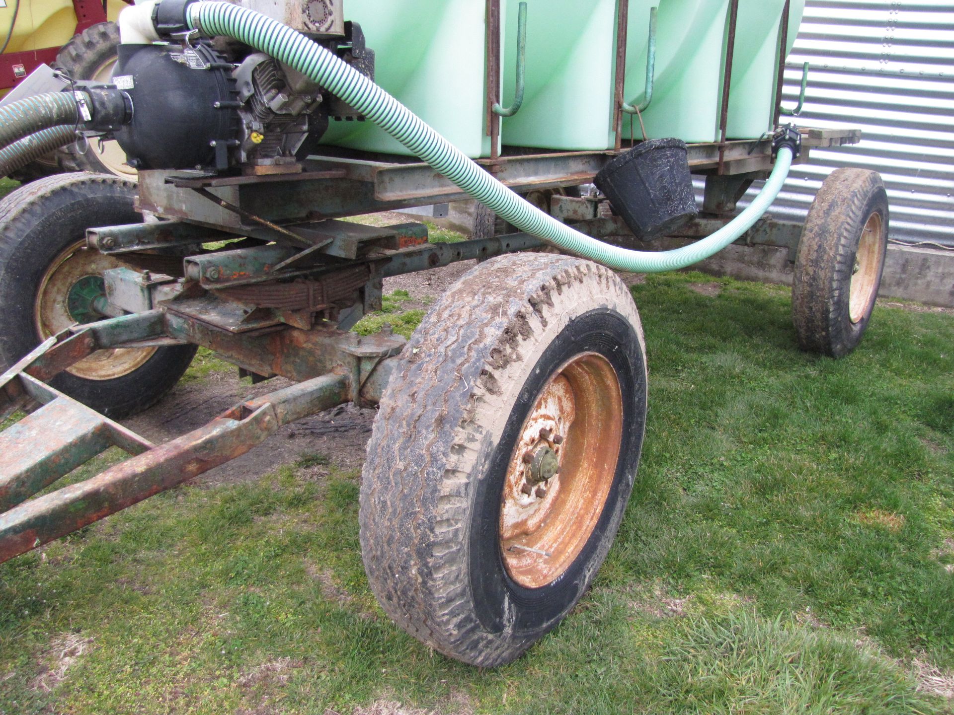 1000 gallon liquid tank on running gear - Image 14 of 23