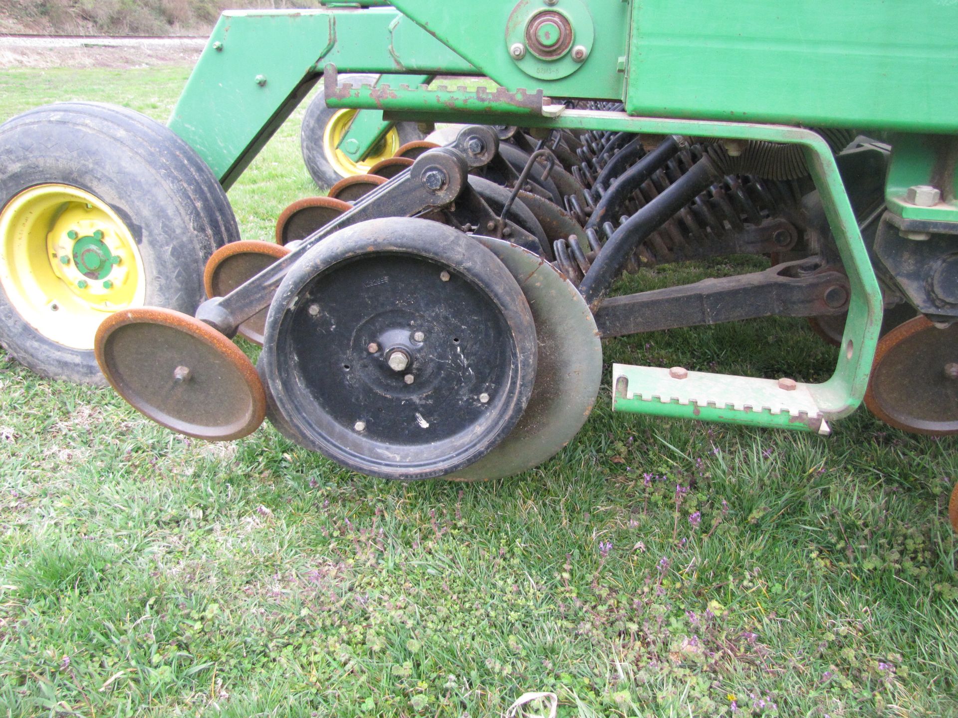 15’ John Deere 1560 no-till drill - Image 11 of 43