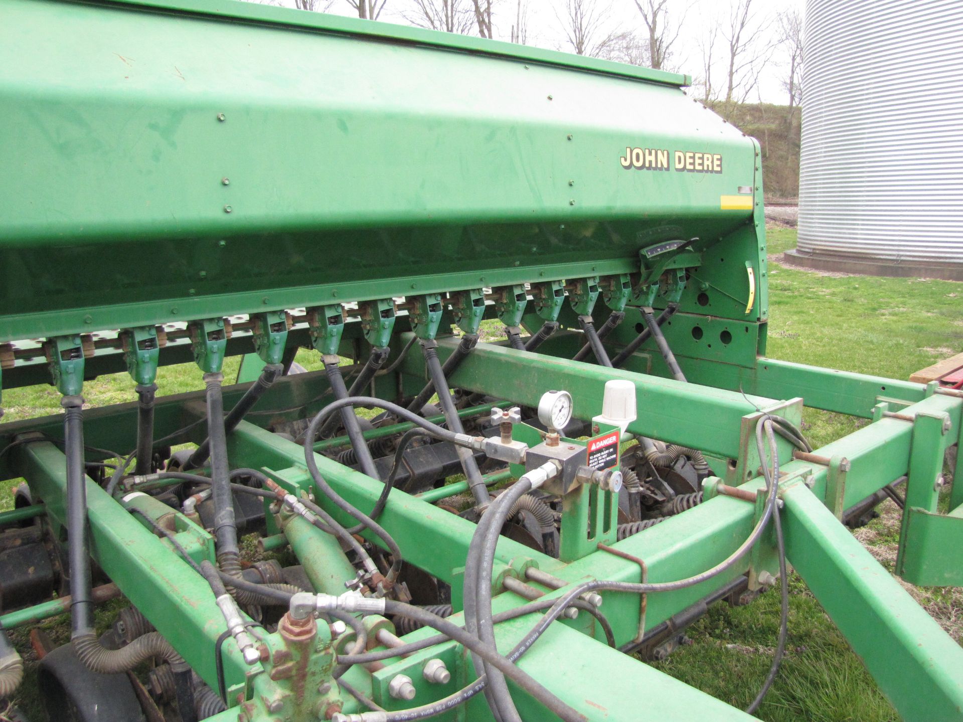 15’ John Deere 1560 no-till drill - Image 19 of 43