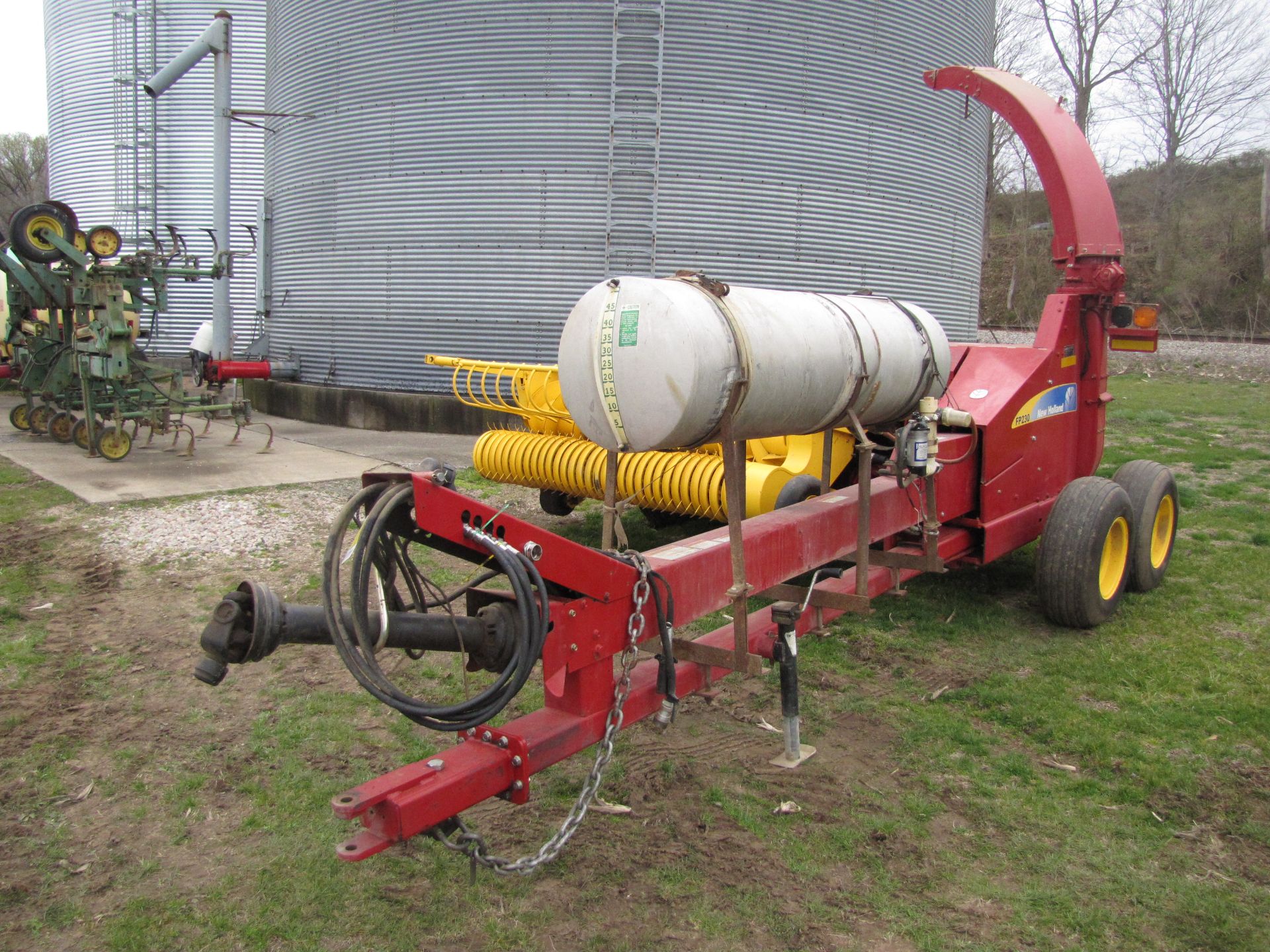 New Holland FP 230 forage harvester - Image 2 of 37