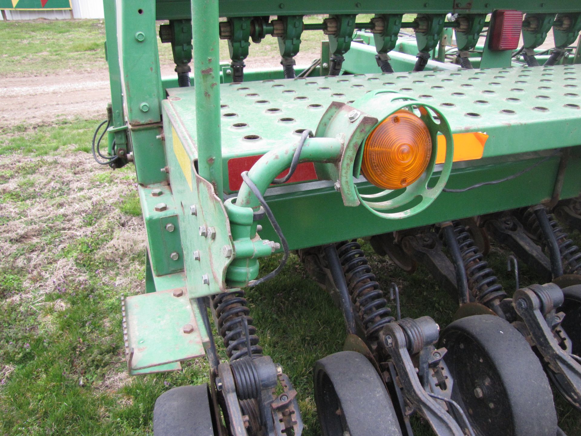 15’ John Deere 1560 no-till drill - Image 32 of 43