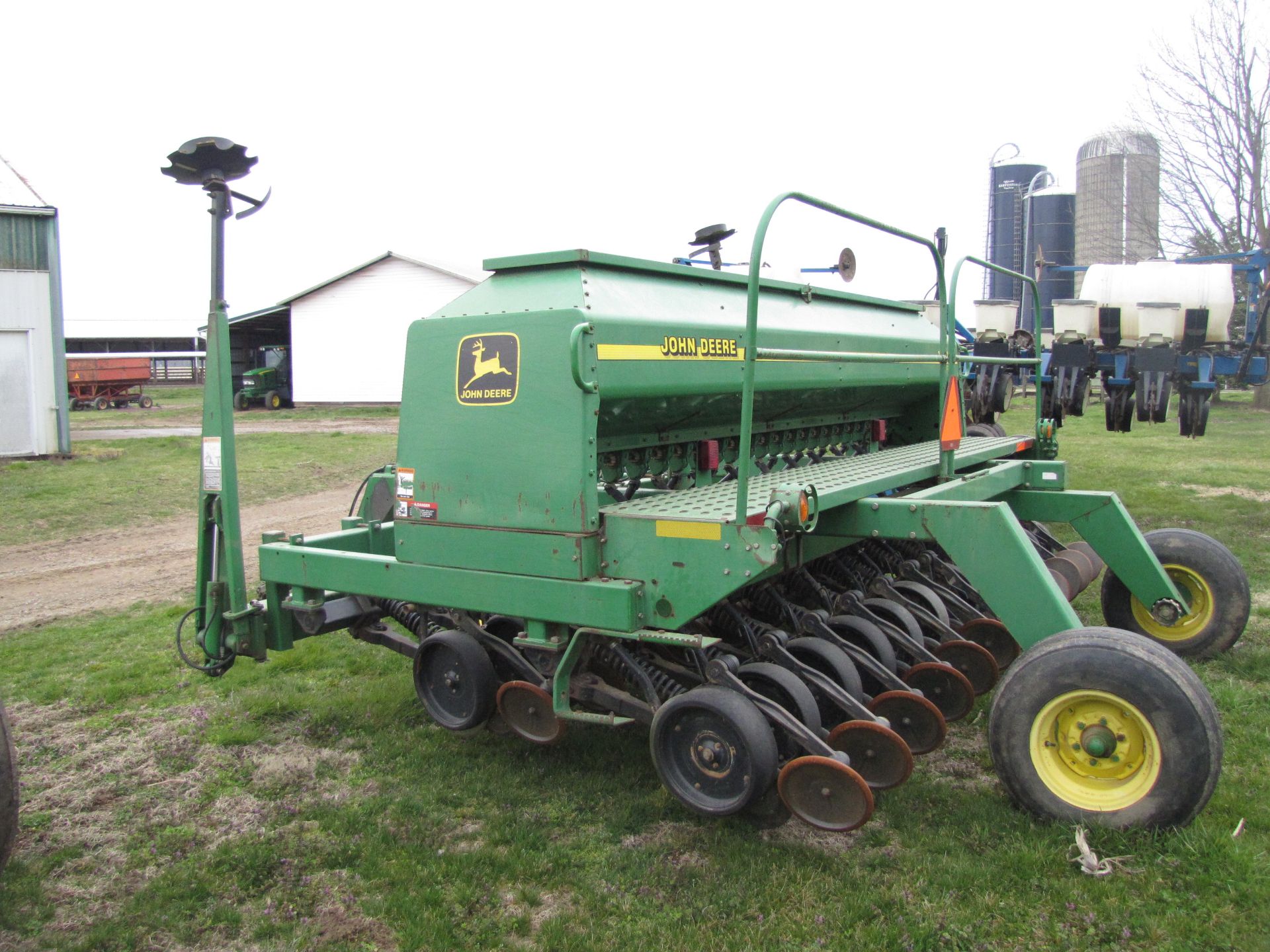 15’ John Deere 1560 no-till drill - Image 4 of 43