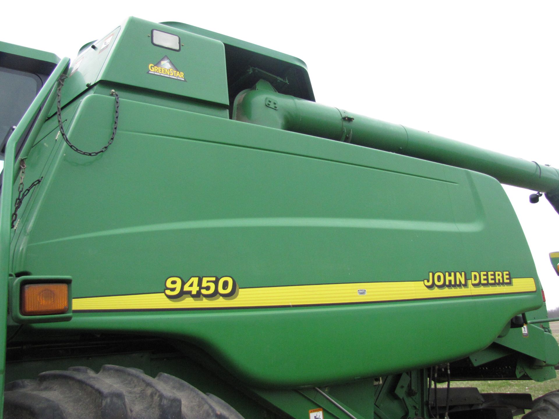 John Deere 9450 combine - Image 29 of 84