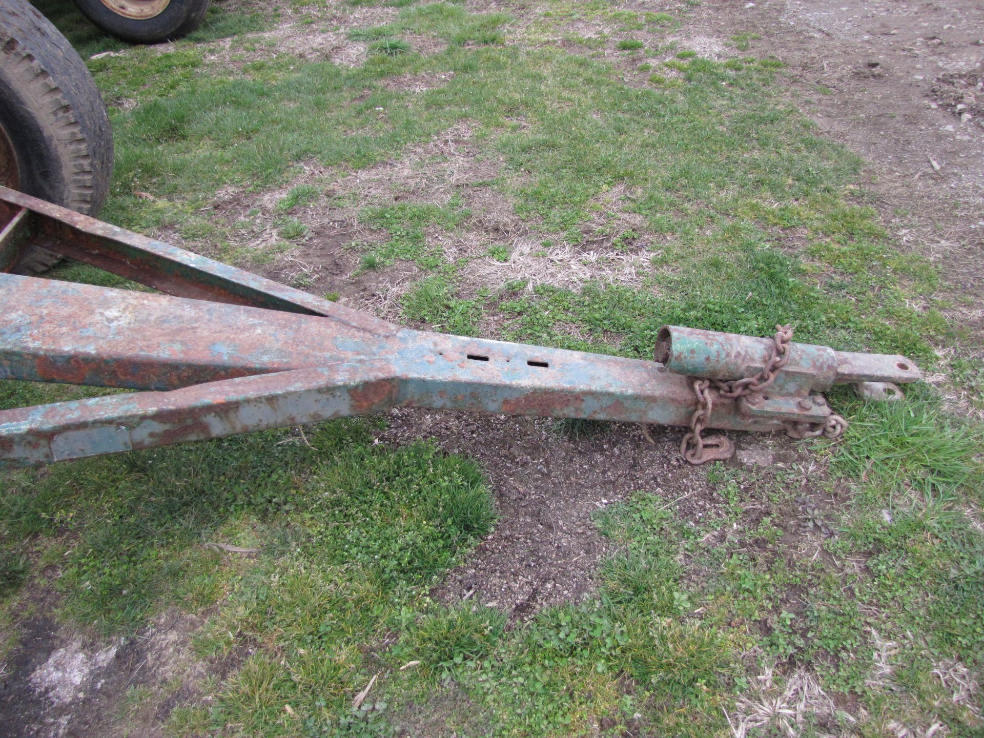 1000 gallon liquid tank on running gear - Image 12 of 23