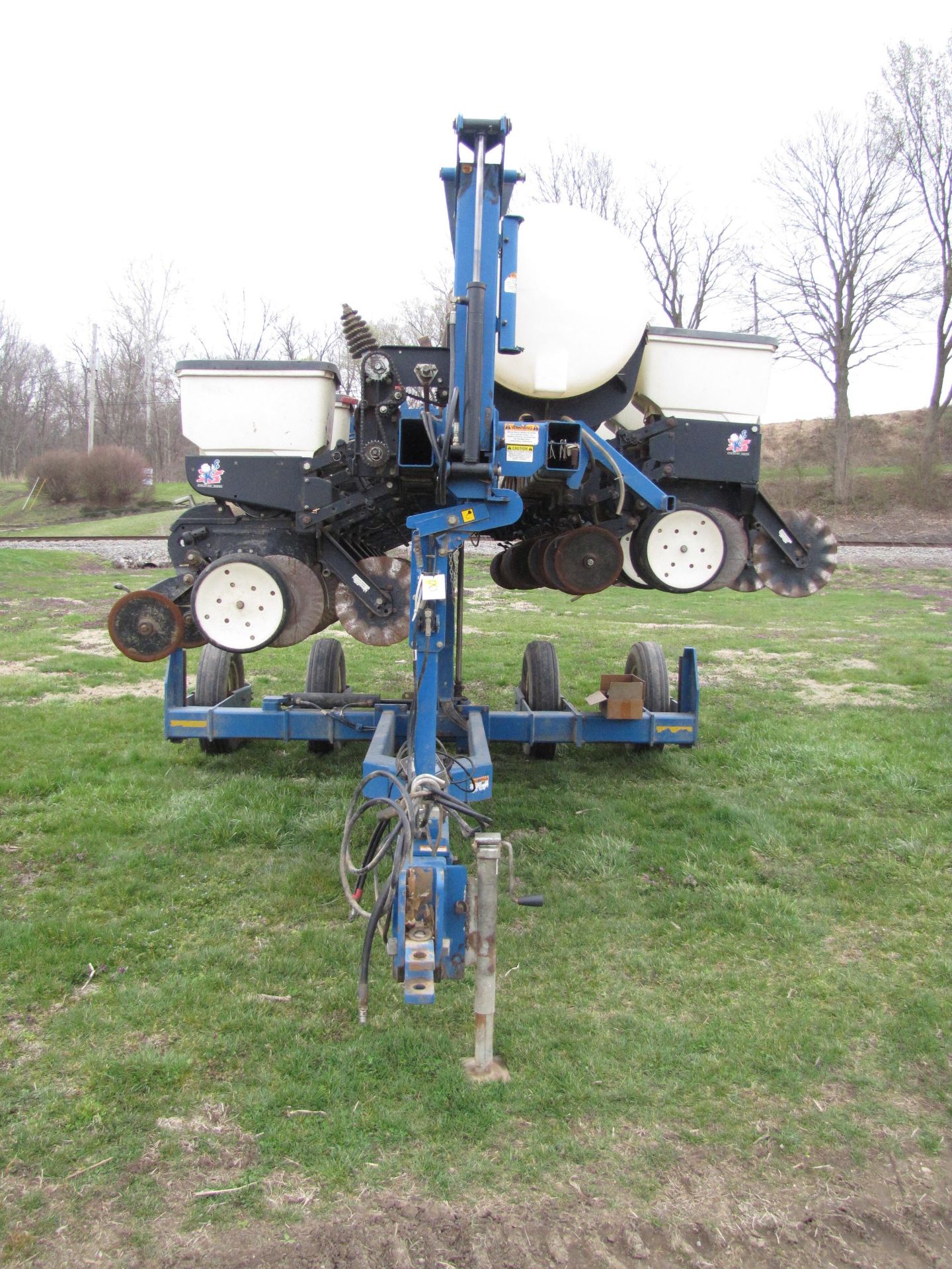 Kinze 3500 8/15 row planter - Image 2 of 38