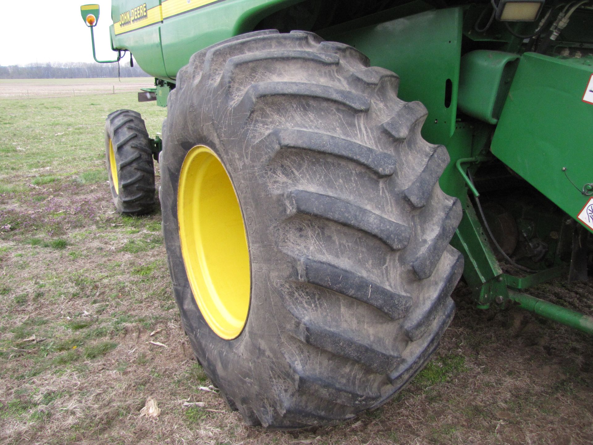 John Deere 9450 combine - Image 17 of 84