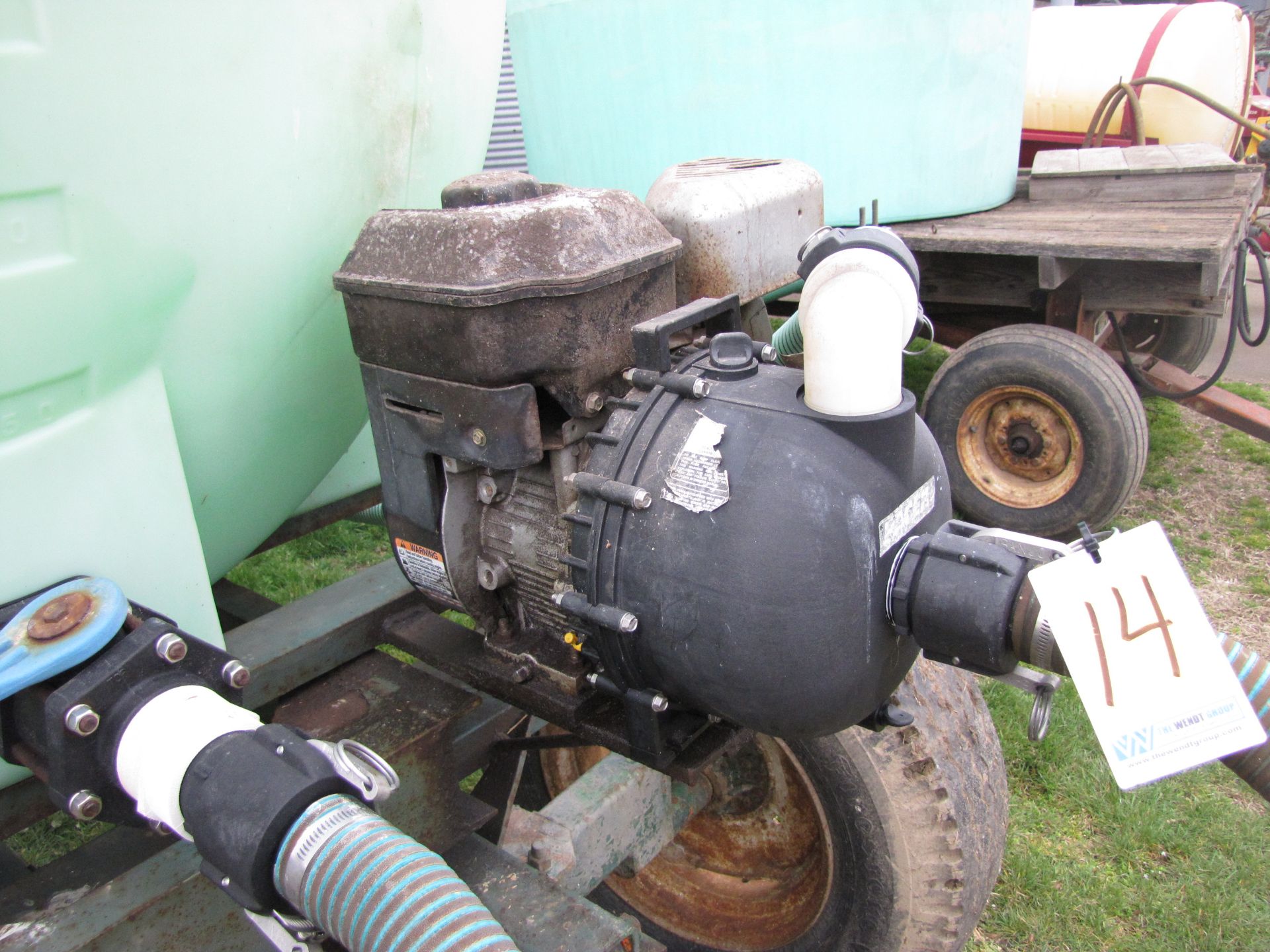 1000 gallon liquid tank on running gear - Image 16 of 23