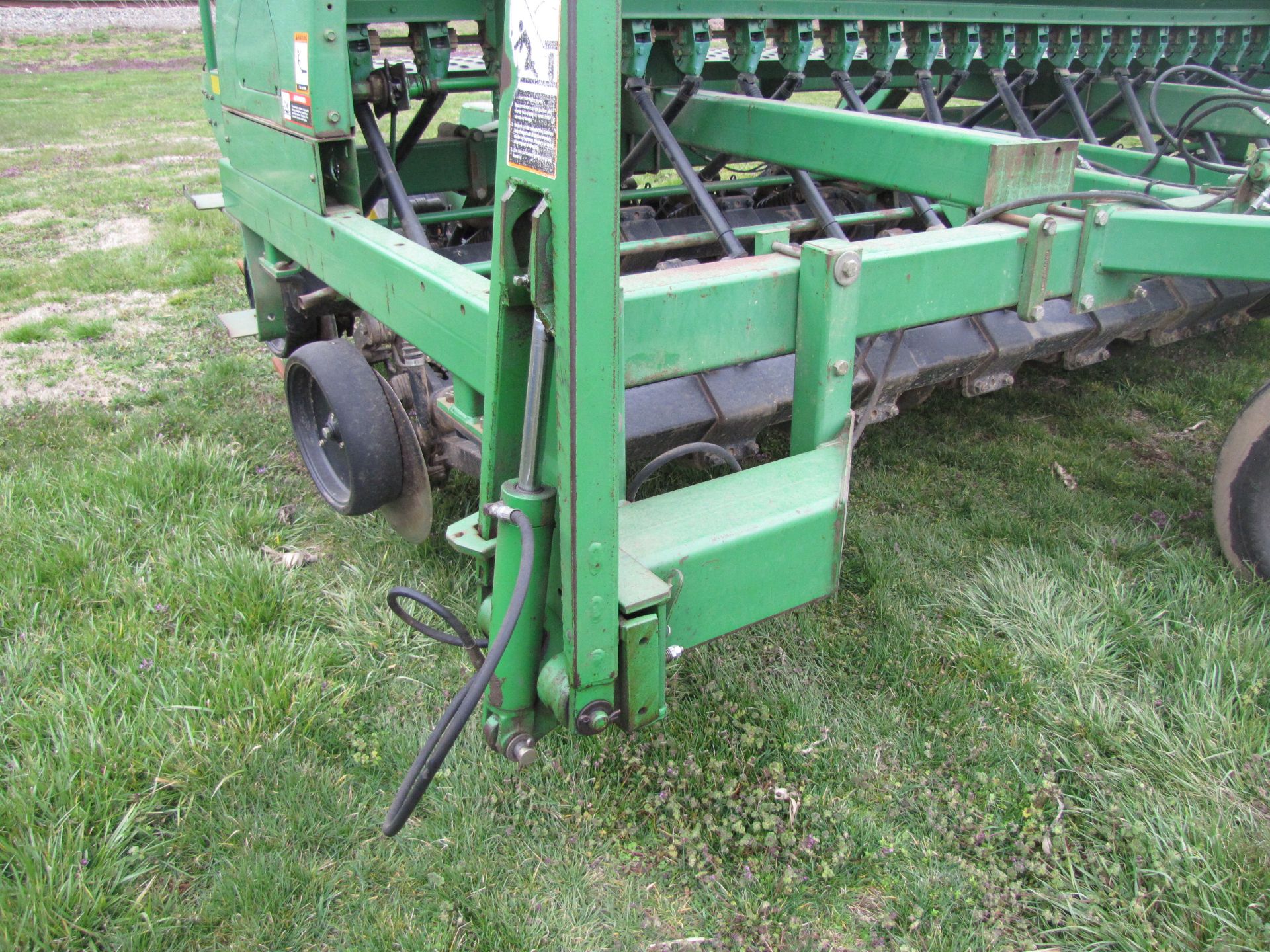 15’ John Deere 1560 no-till drill - Image 14 of 43