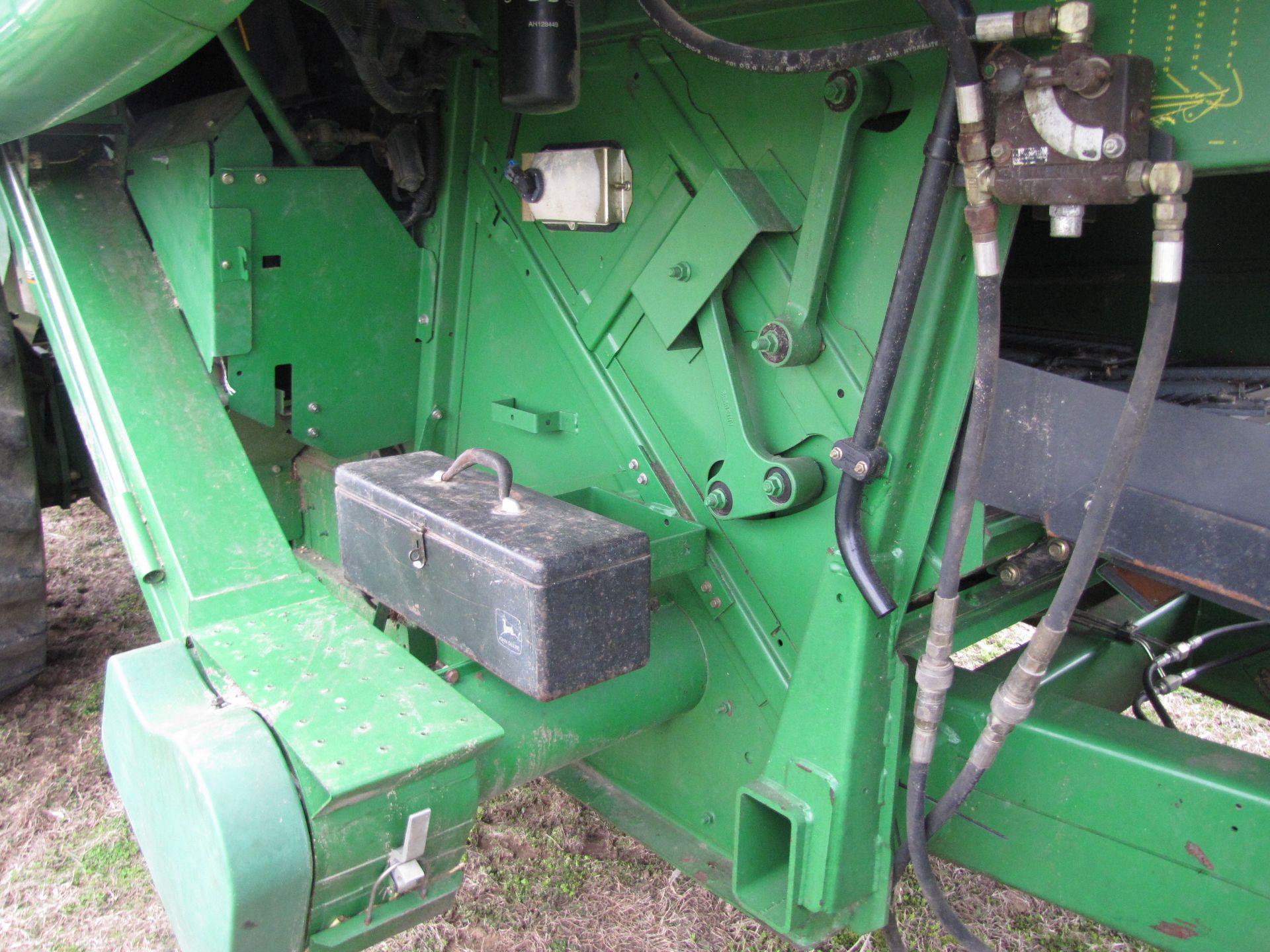 John Deere 9450 combine - Image 46 of 84