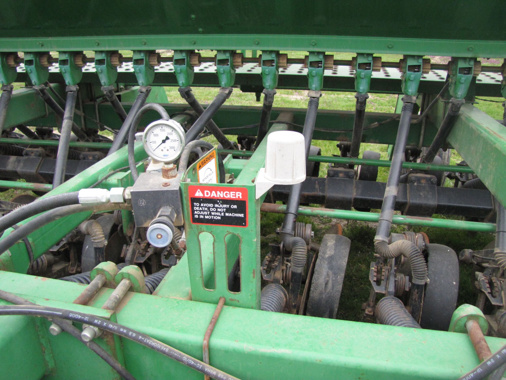 15’ John Deere 1560 no-till drill - Image 22 of 43