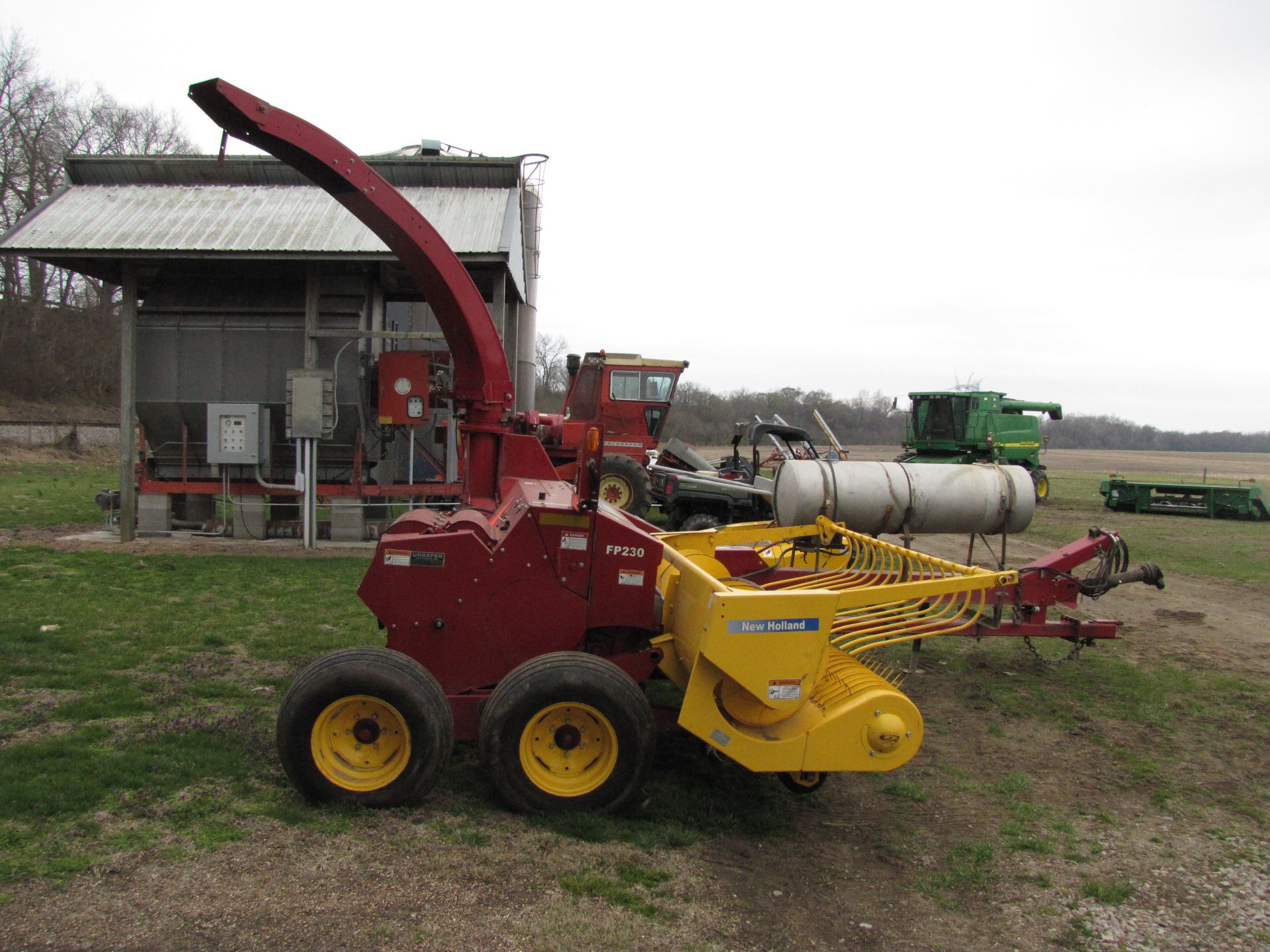 New Holland FP 230 forage harvester - Image 4 of 37