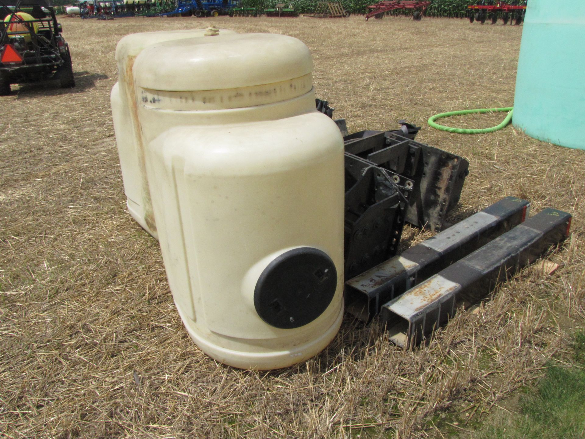 Set of 500 gal saddle tanks - Image 5 of 12