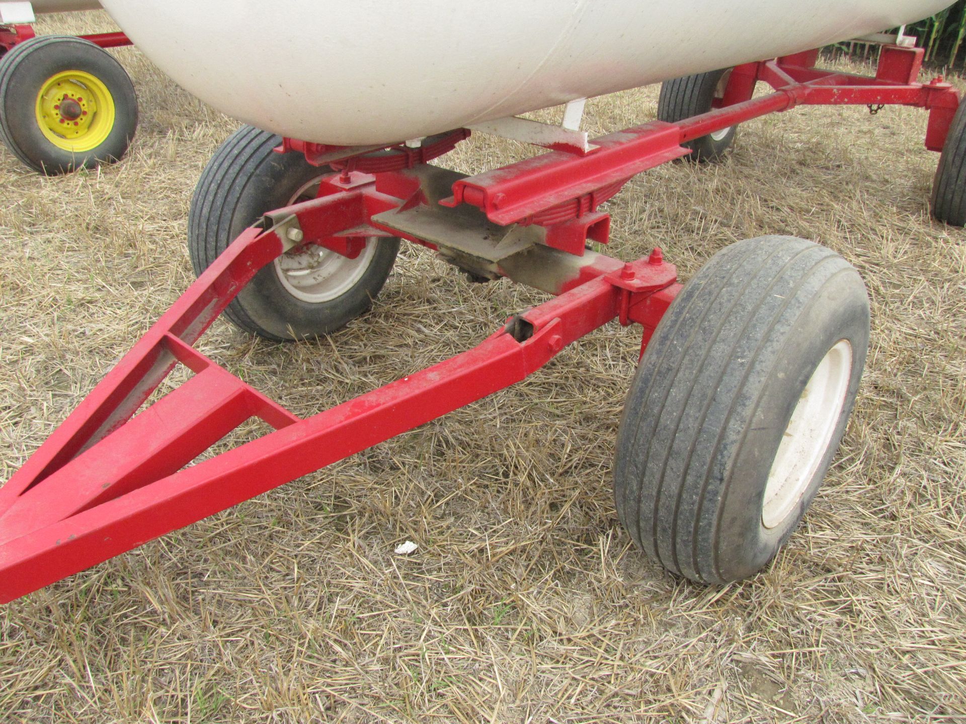 1000 gal NH3 tank on 5th wheel running gear - Image 11 of 12