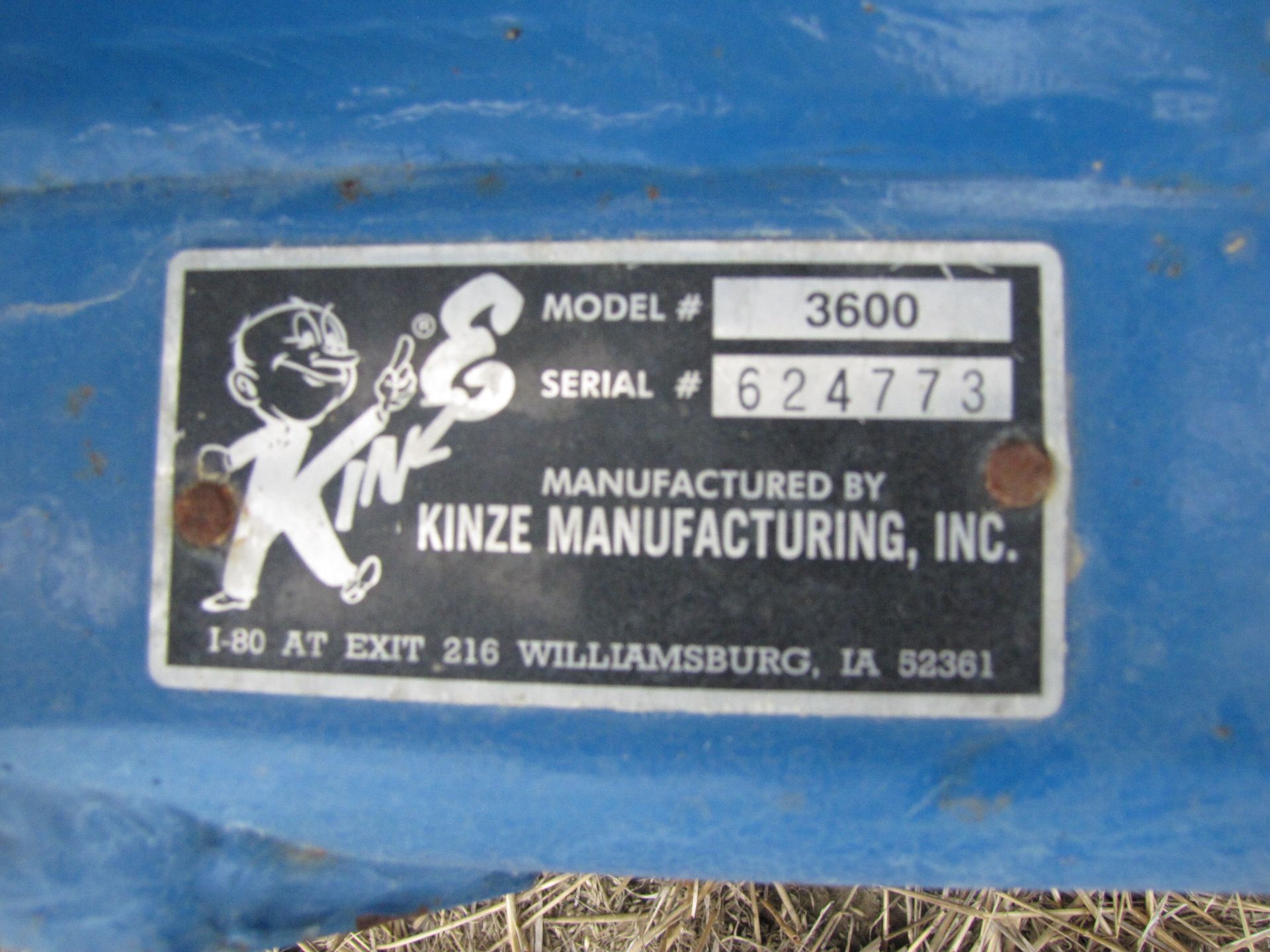 2012 Kinze 3600 12-row x 30” corn planter - Image 16 of 48