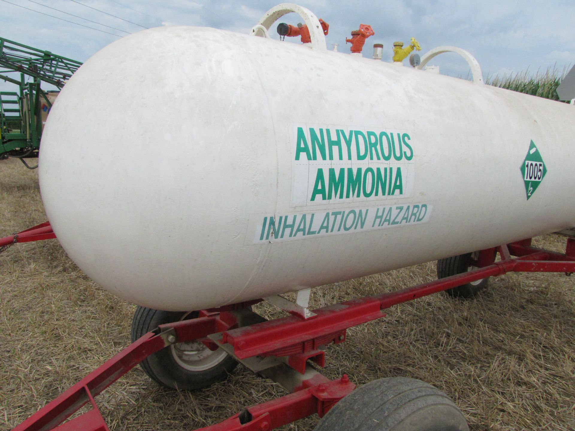 1000 gal NH3 tank on 5th wheel running gear - Image 10 of 12