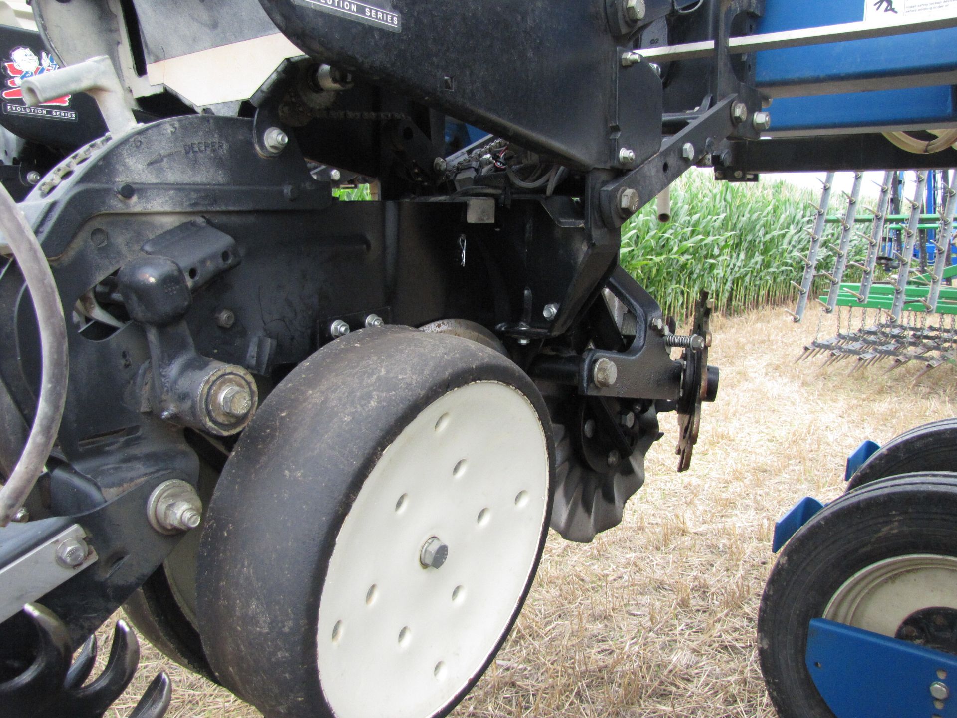 2012 Kinze 3600 12-row x 30” corn planter - Image 34 of 48