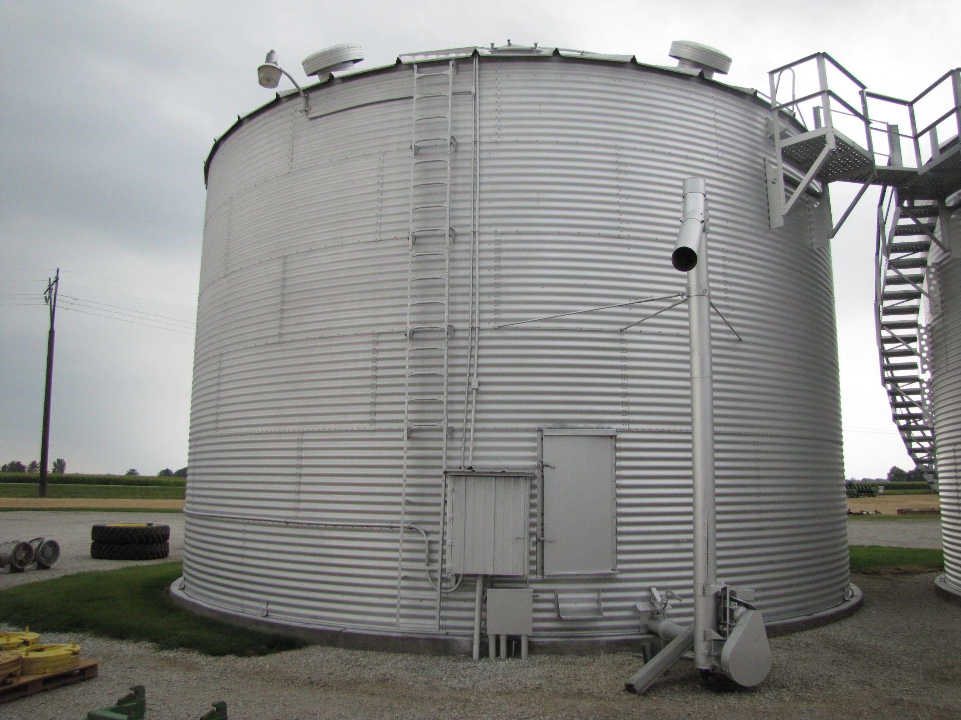 36” grain bin - Image 2 of 33