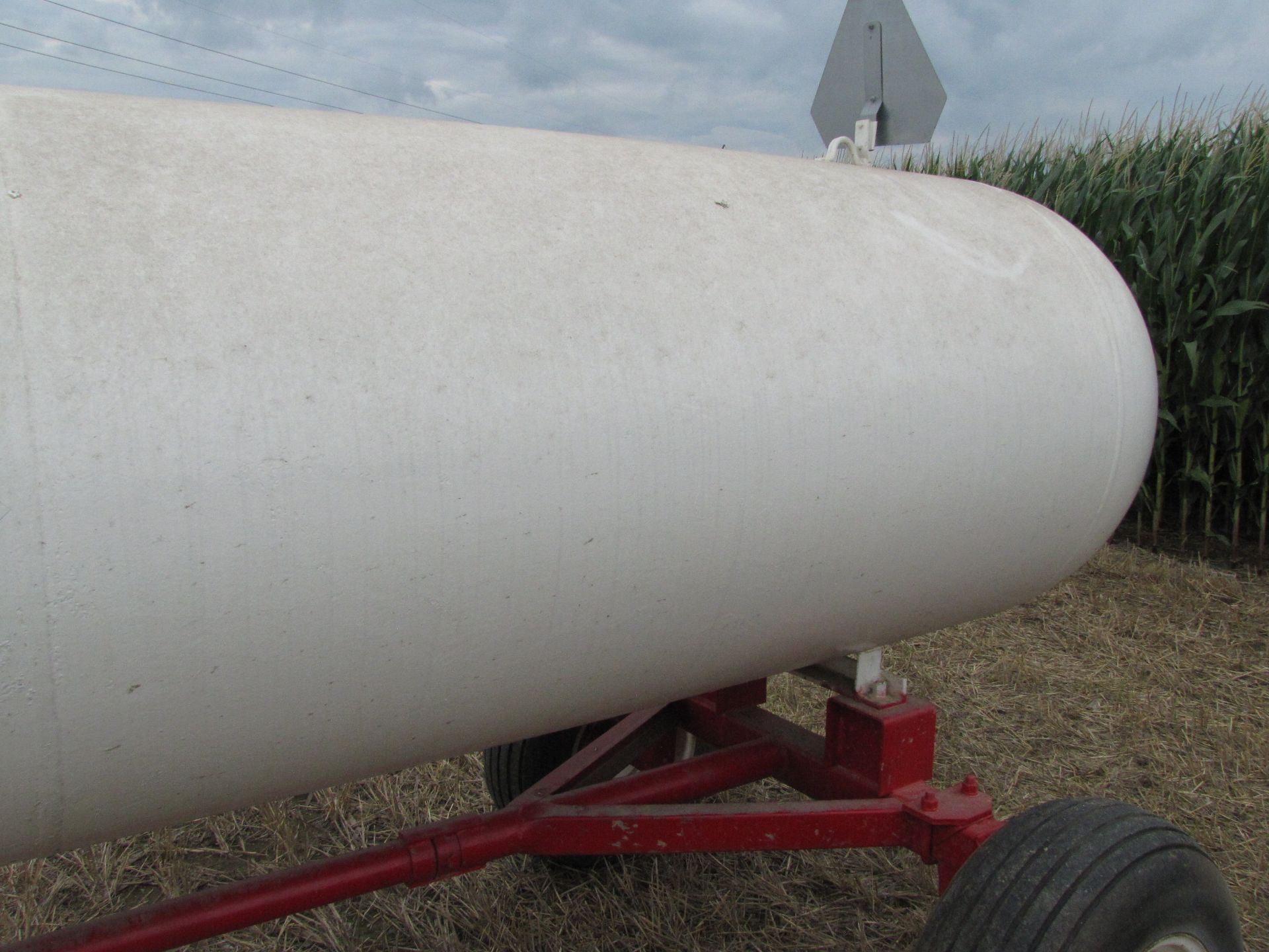 1000 gal NH3 tank on 5th wheel running gear - Image 8 of 12