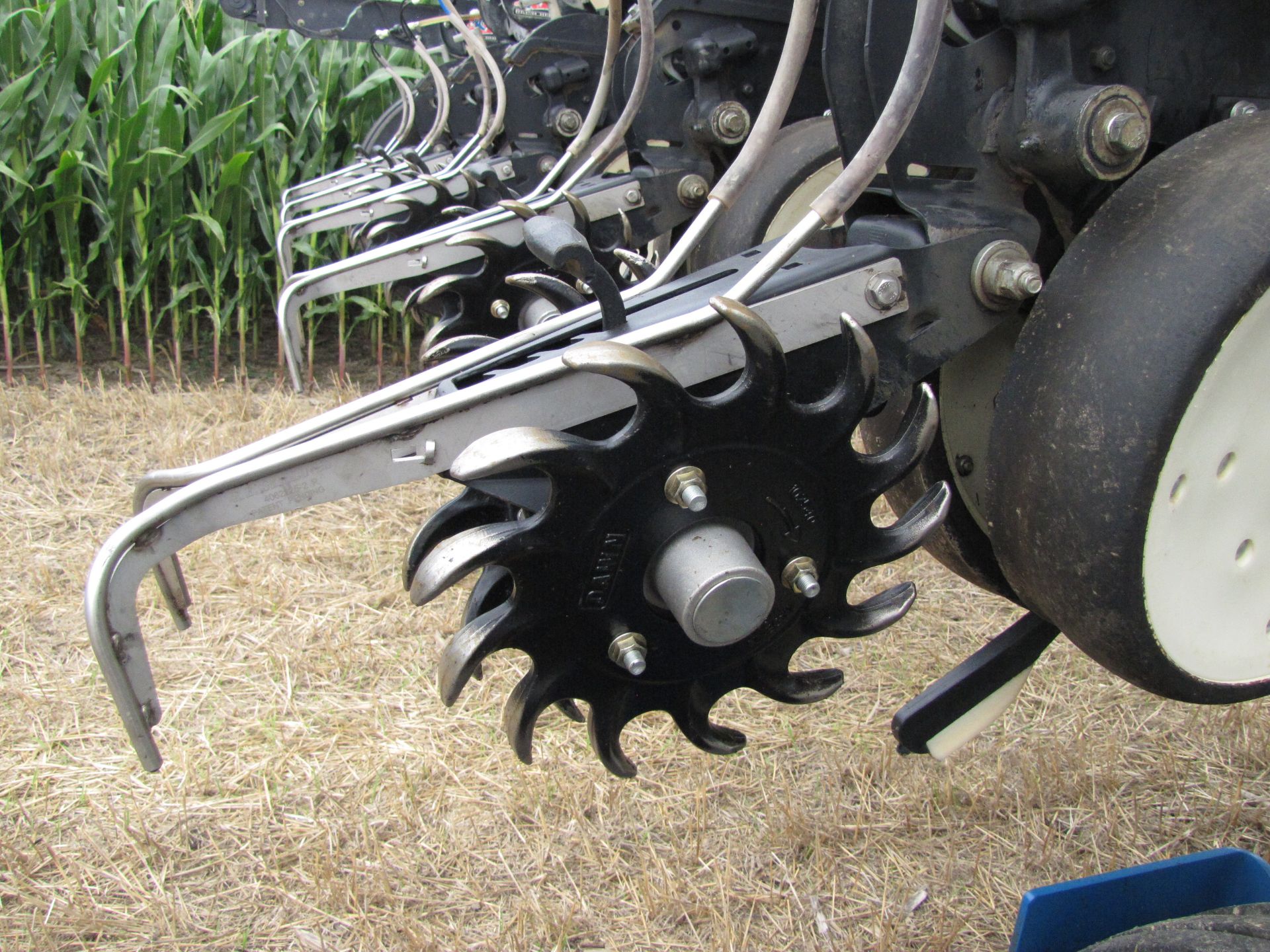 2012 Kinze 3600 12-row x 30” corn planter - Image 33 of 48