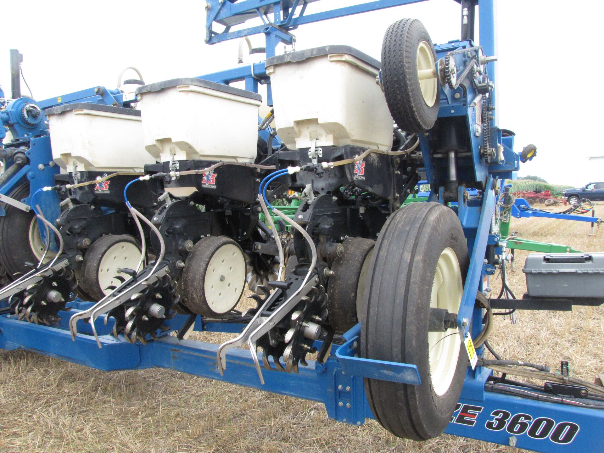 2012 Kinze 3600 12-row x 30” corn planter - Image 26 of 48