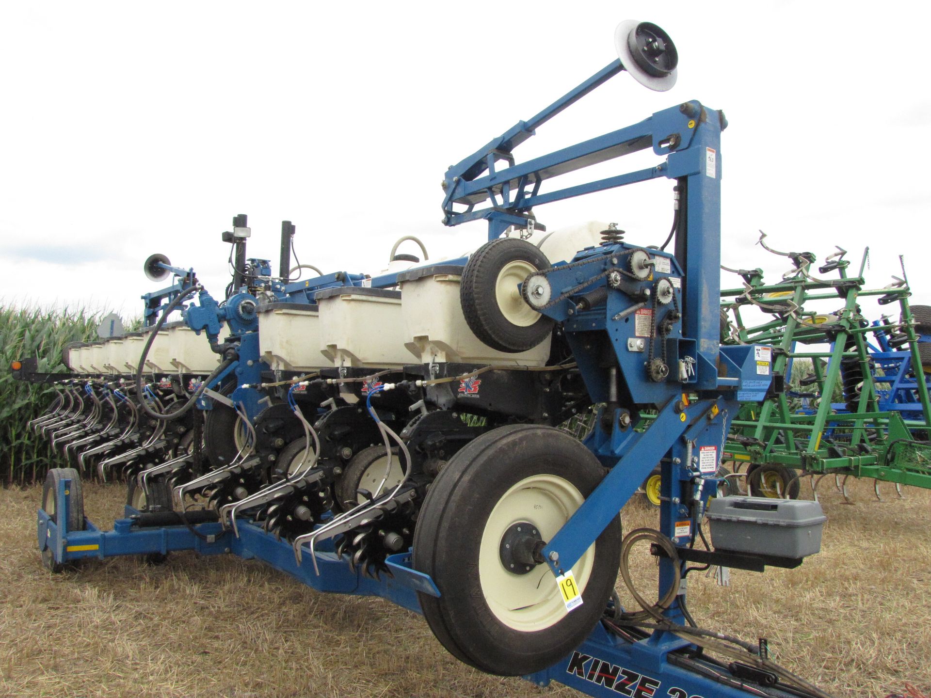 2012 Kinze 3600 12-row x 30” corn planter - Image 3 of 48